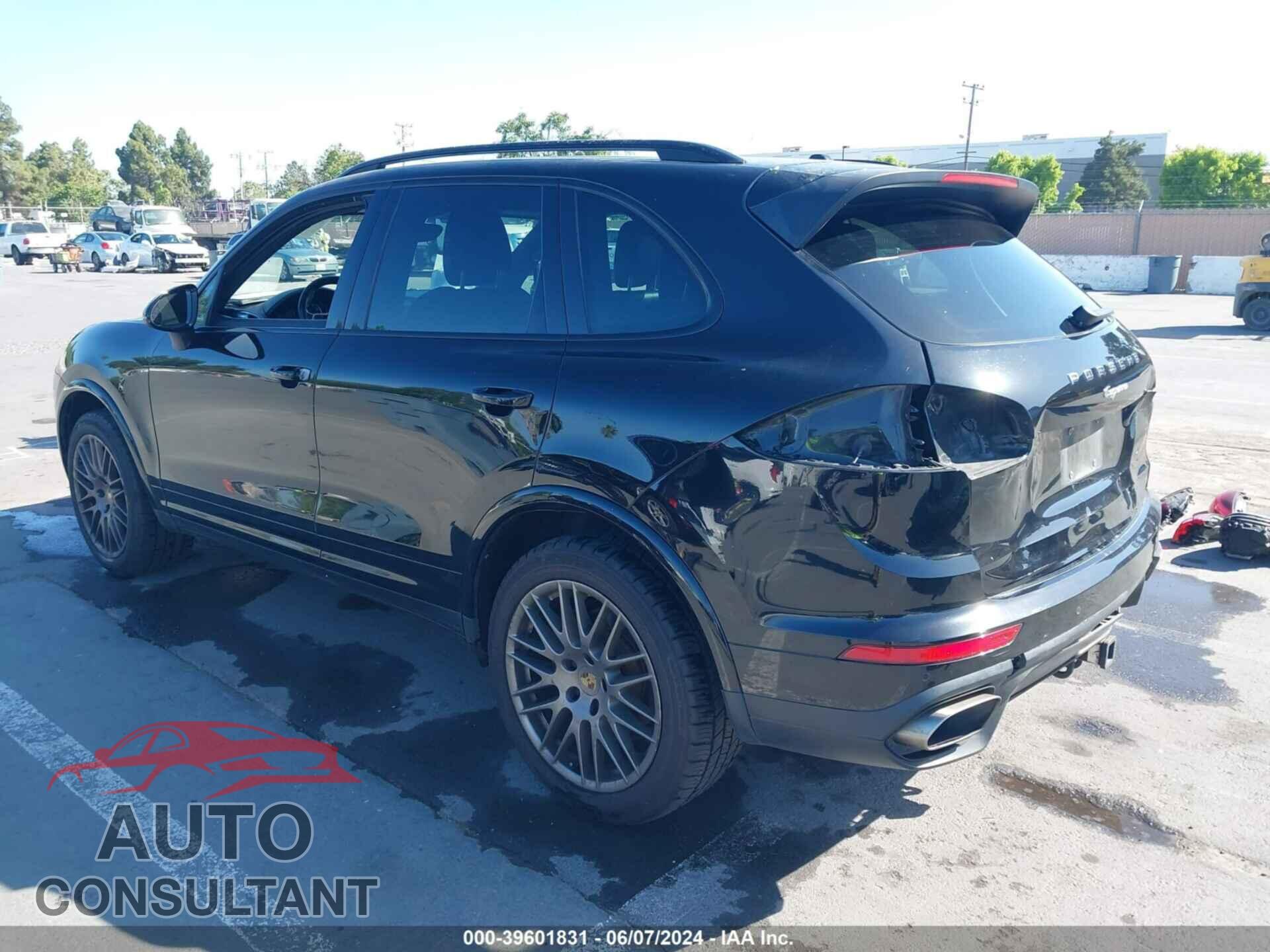 PORSCHE CAYENNE 2017 - WP1AA2A23HKA83550