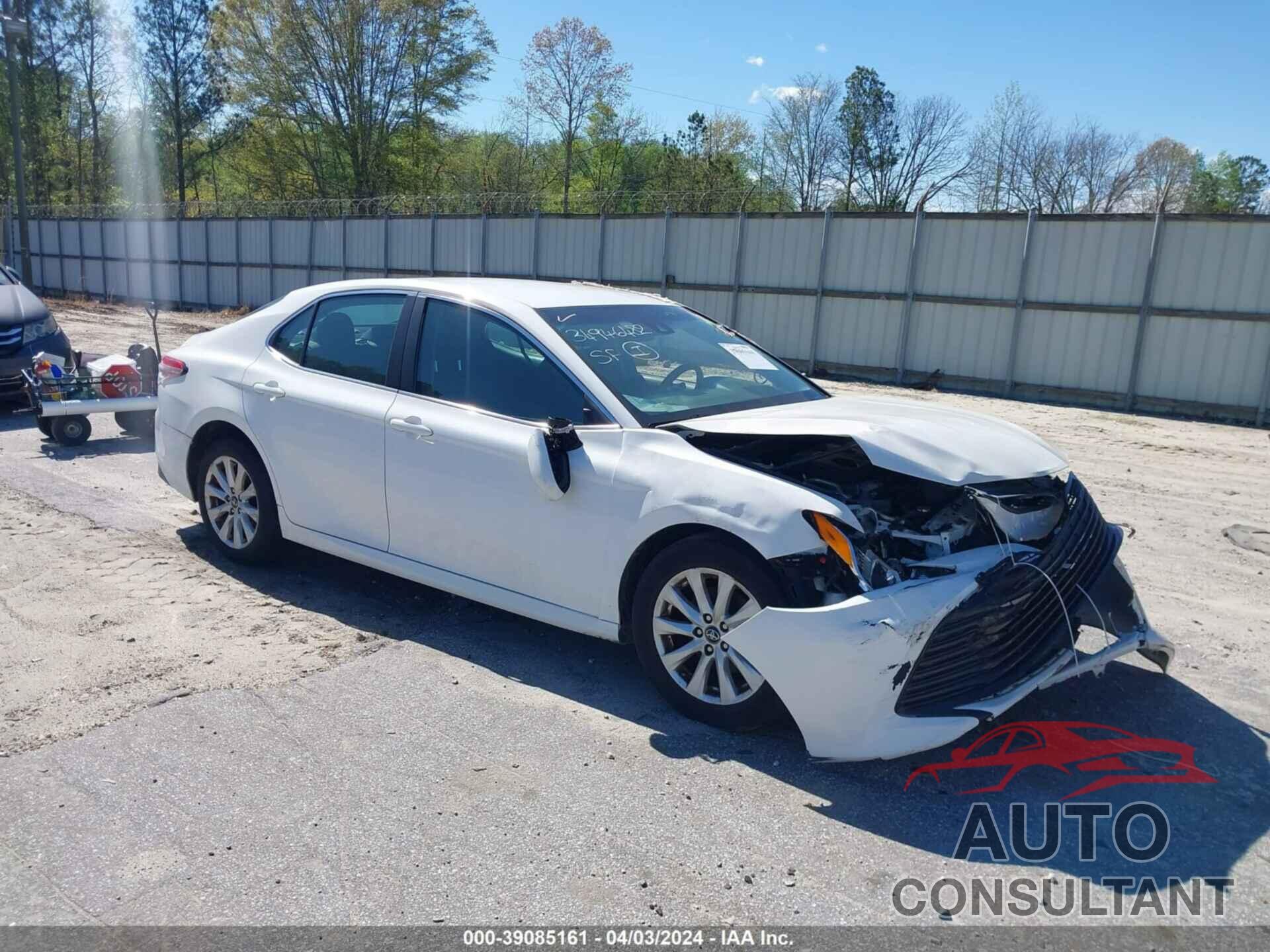 TOYOTA CAMRY 2018 - 4T1B11HK0JU644234