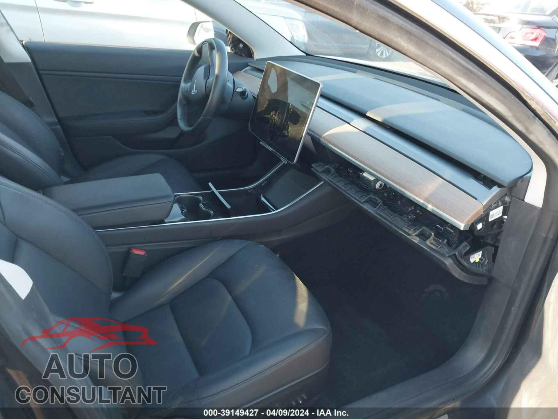 TESLA MODEL 3 2019 - 5YJ3E1EA5KF317136
