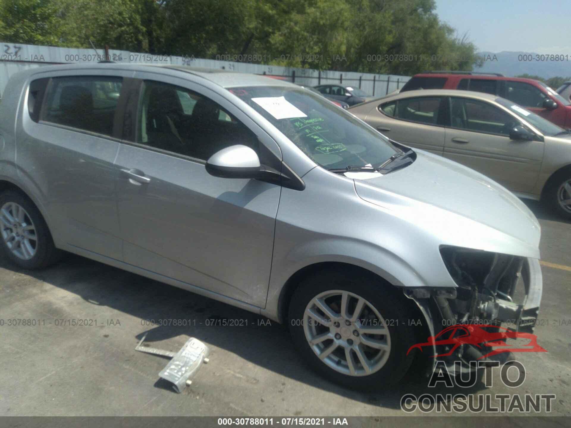 CHEVROLET SONIC 2016 - 1G1JC6SB0G4180377