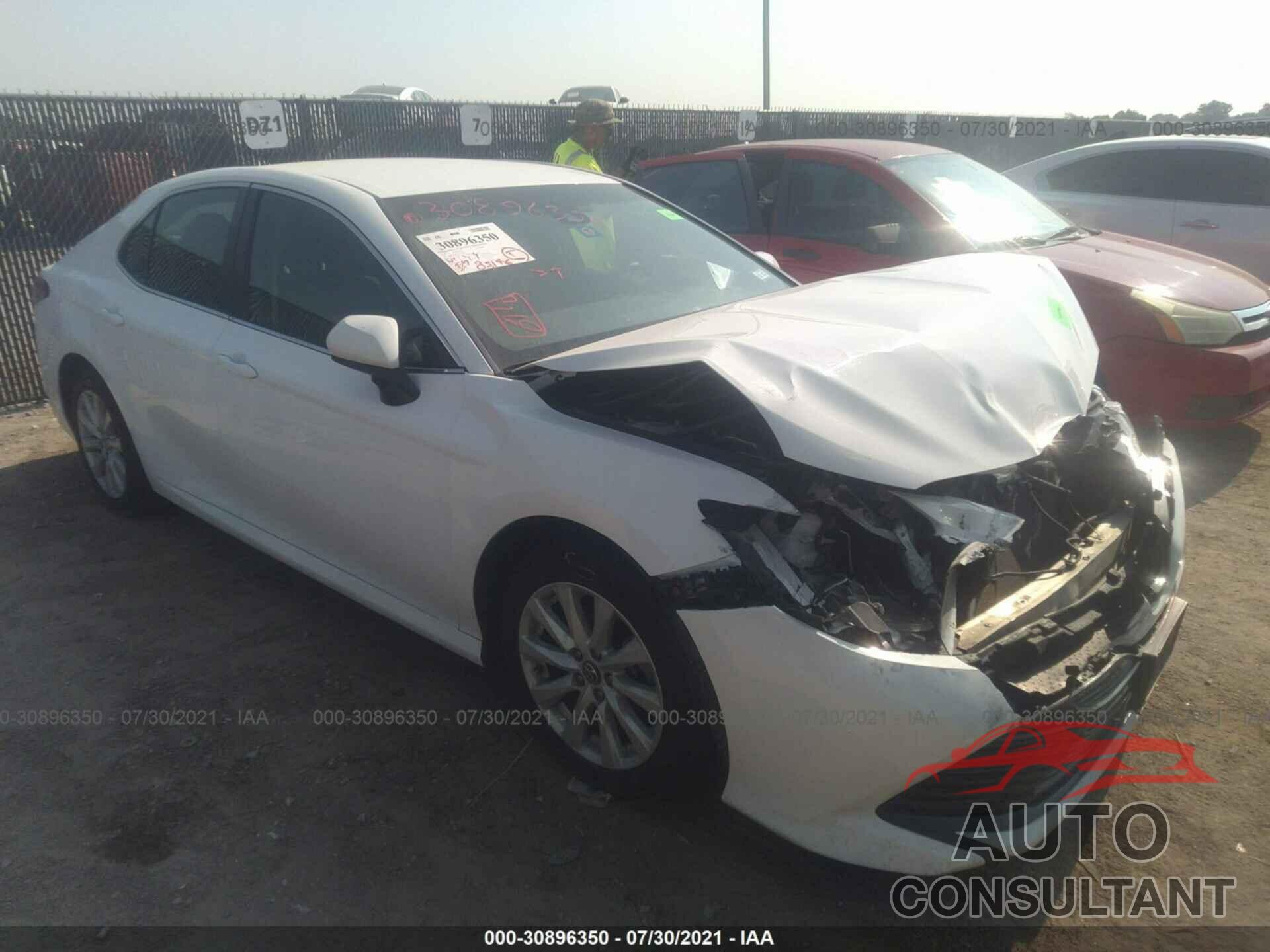 TOYOTA CAMRY 2018 - 4T1B11HK3JU594364