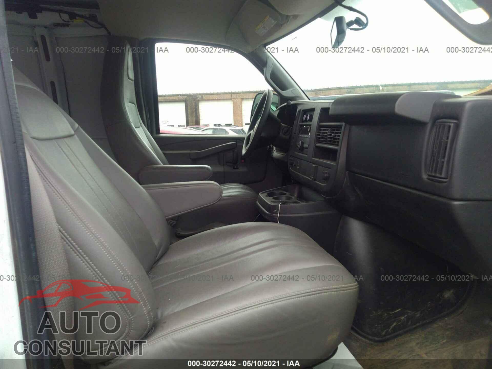 CHEVROLET EXPRESS CARGO VAN 2017 - 1GCWGAFF1H1137350