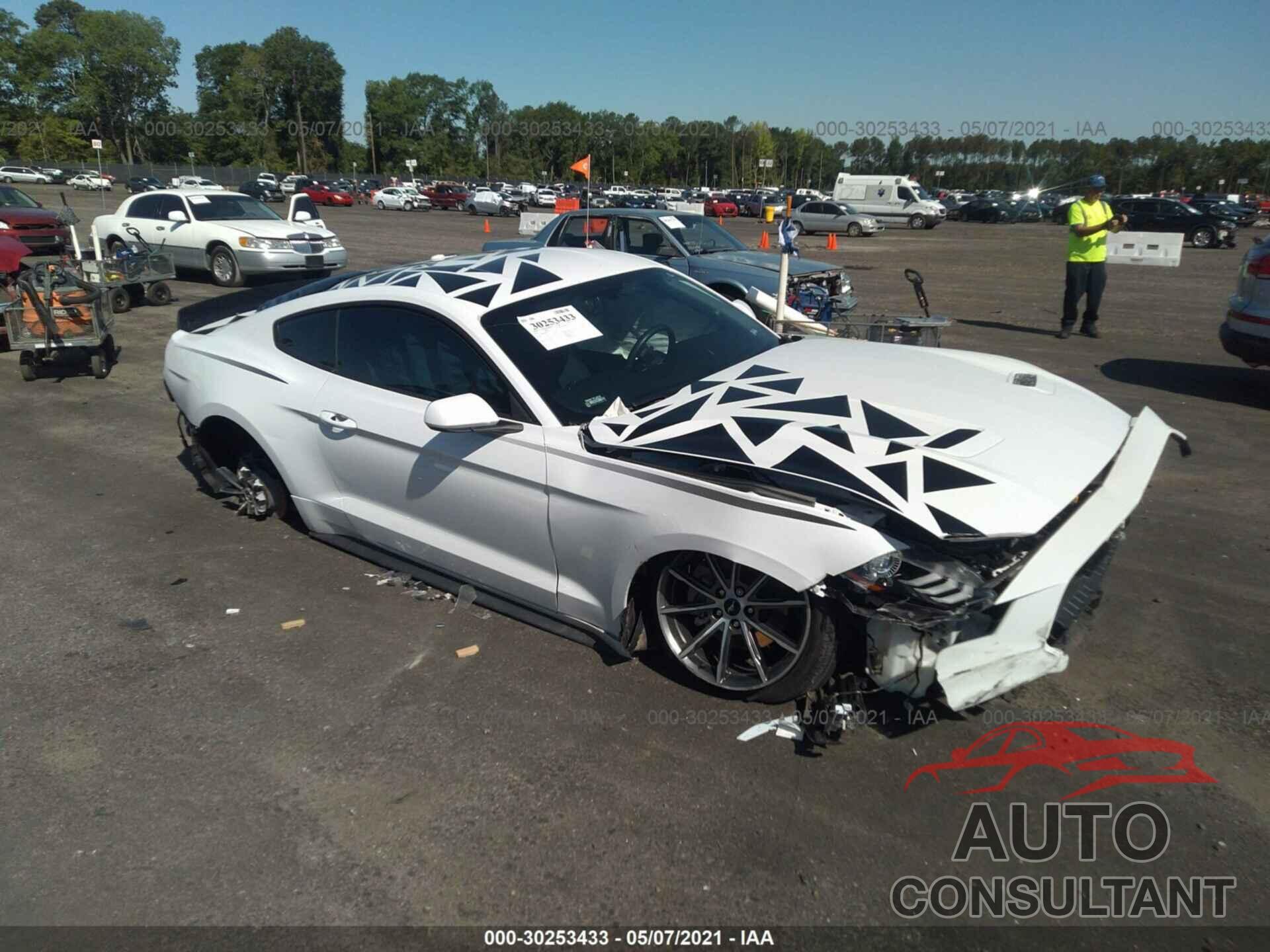 FORD MUSTANG 2019 - 1FA6P8TH9K5111471