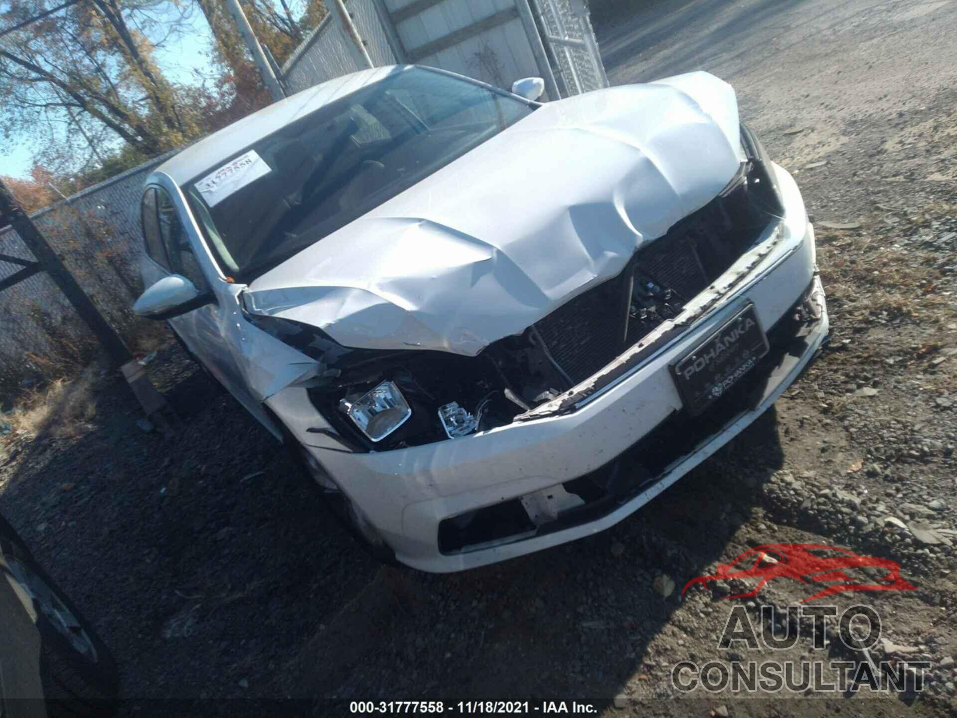 VOLKSWAGEN PASSAT 2017 - 1VWAT7A35HC085468