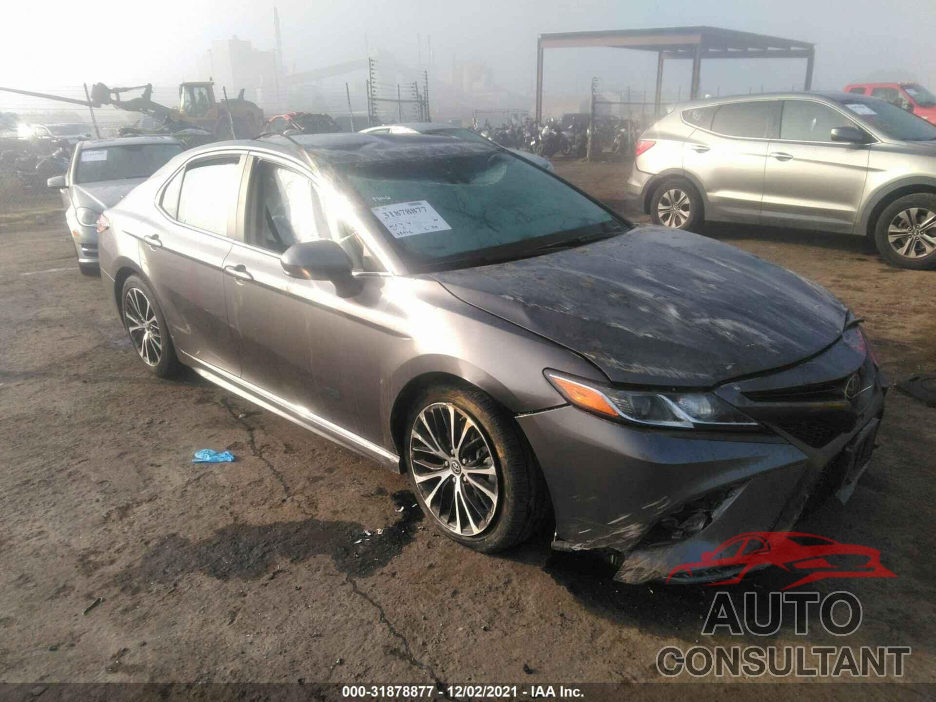 TOYOTA CAMRY 2018 - 4T1B11HK1JU057346