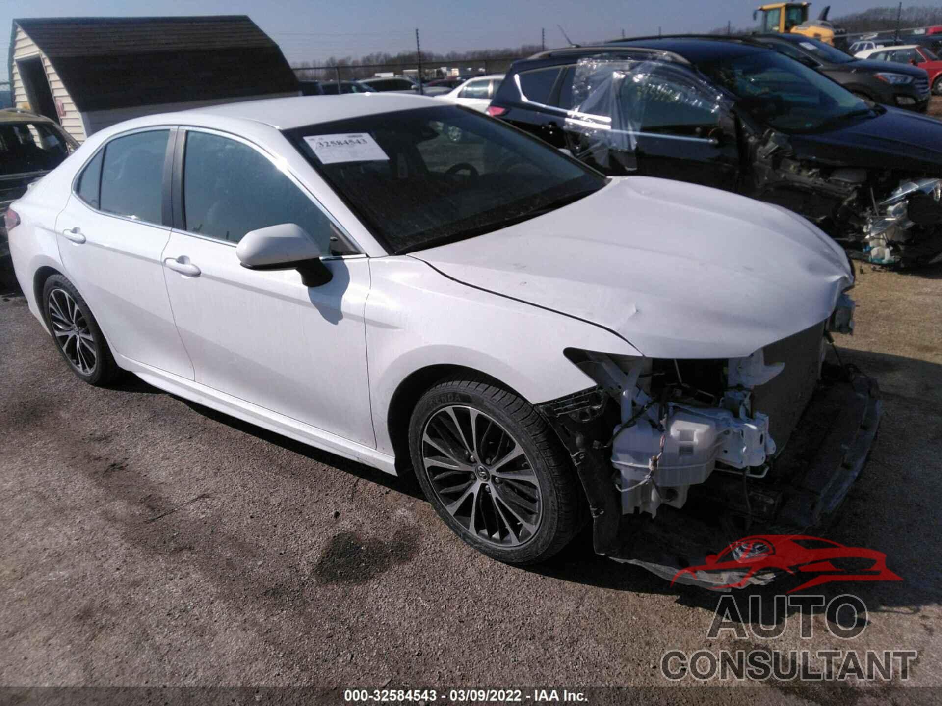 TOYOTA CAMRY 2018 - 4T1B11HKXJU100145