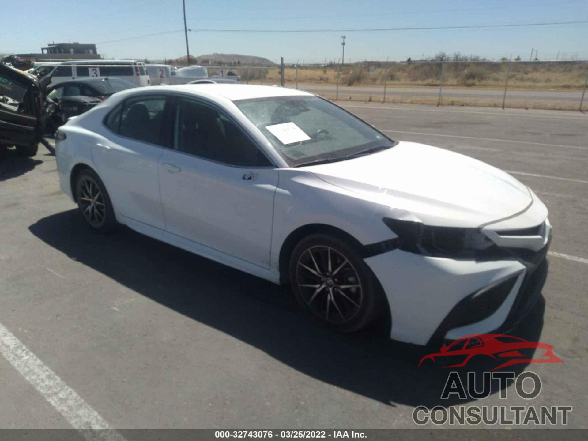 TOYOTA CAMRY 2021 - 4T1G11AK2MU443892