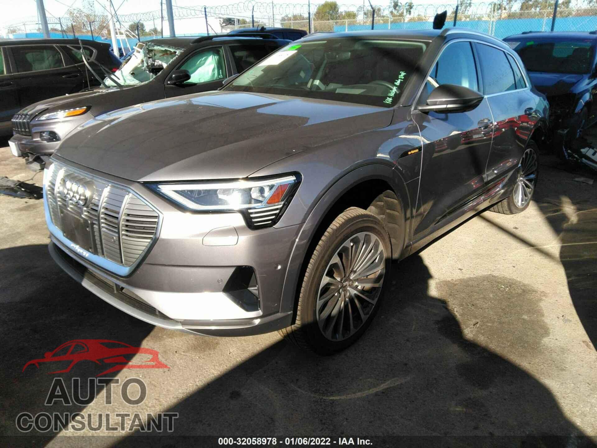 AUDI E-TRON 2019 - WA1VAAGE6KB024945