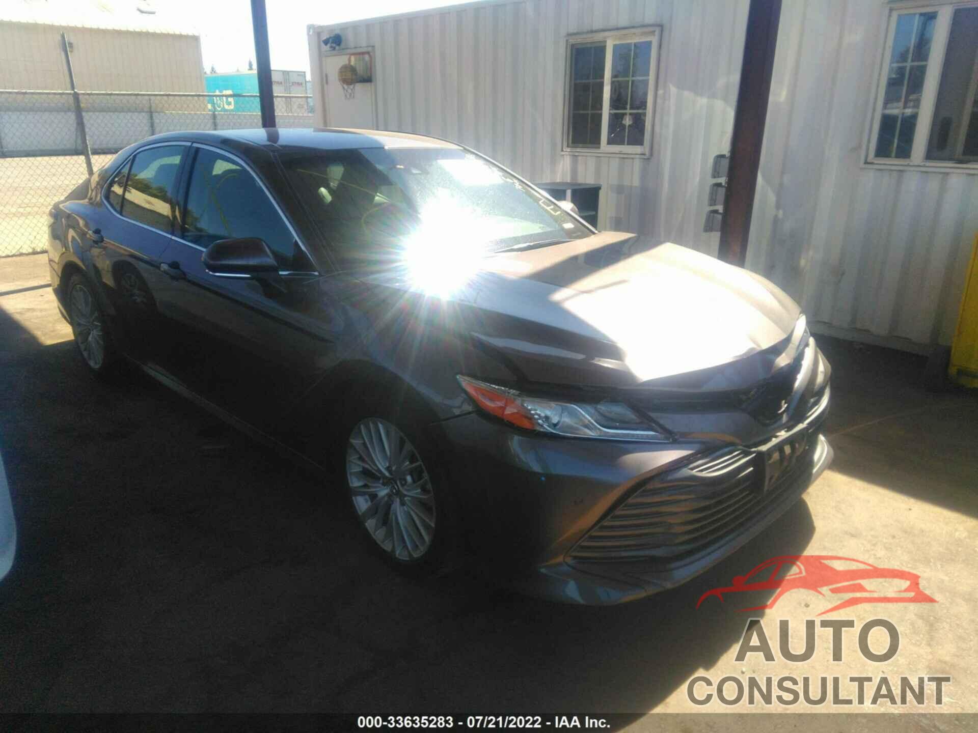 TOYOTA CAMRY 2018 - 4T1B11HK2JU529411