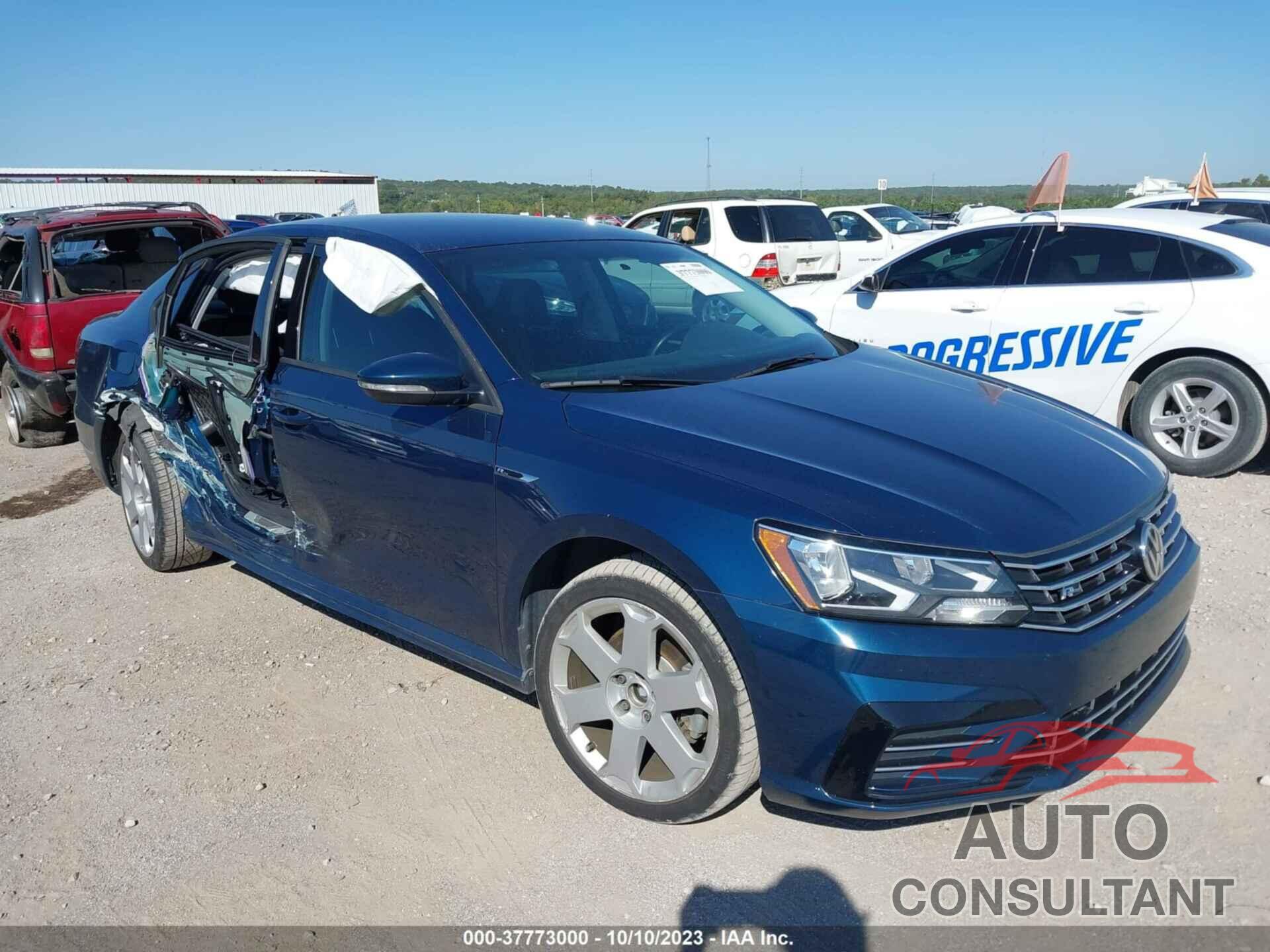 VOLKSWAGEN PASSAT 2018 - 1VWAA7A32JC052326