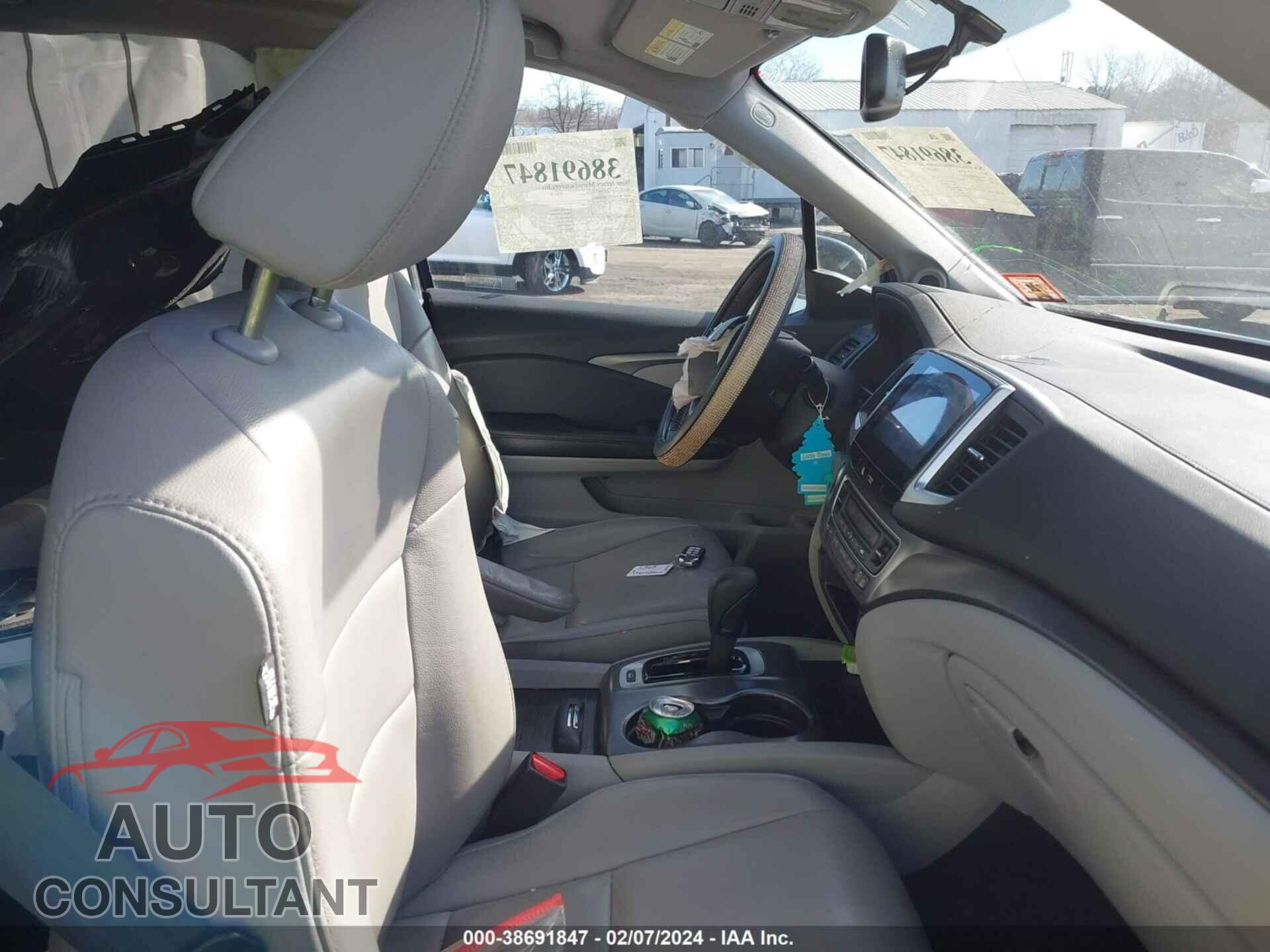 HONDA PILOT 2017 - 5FNYF6H50HB048941