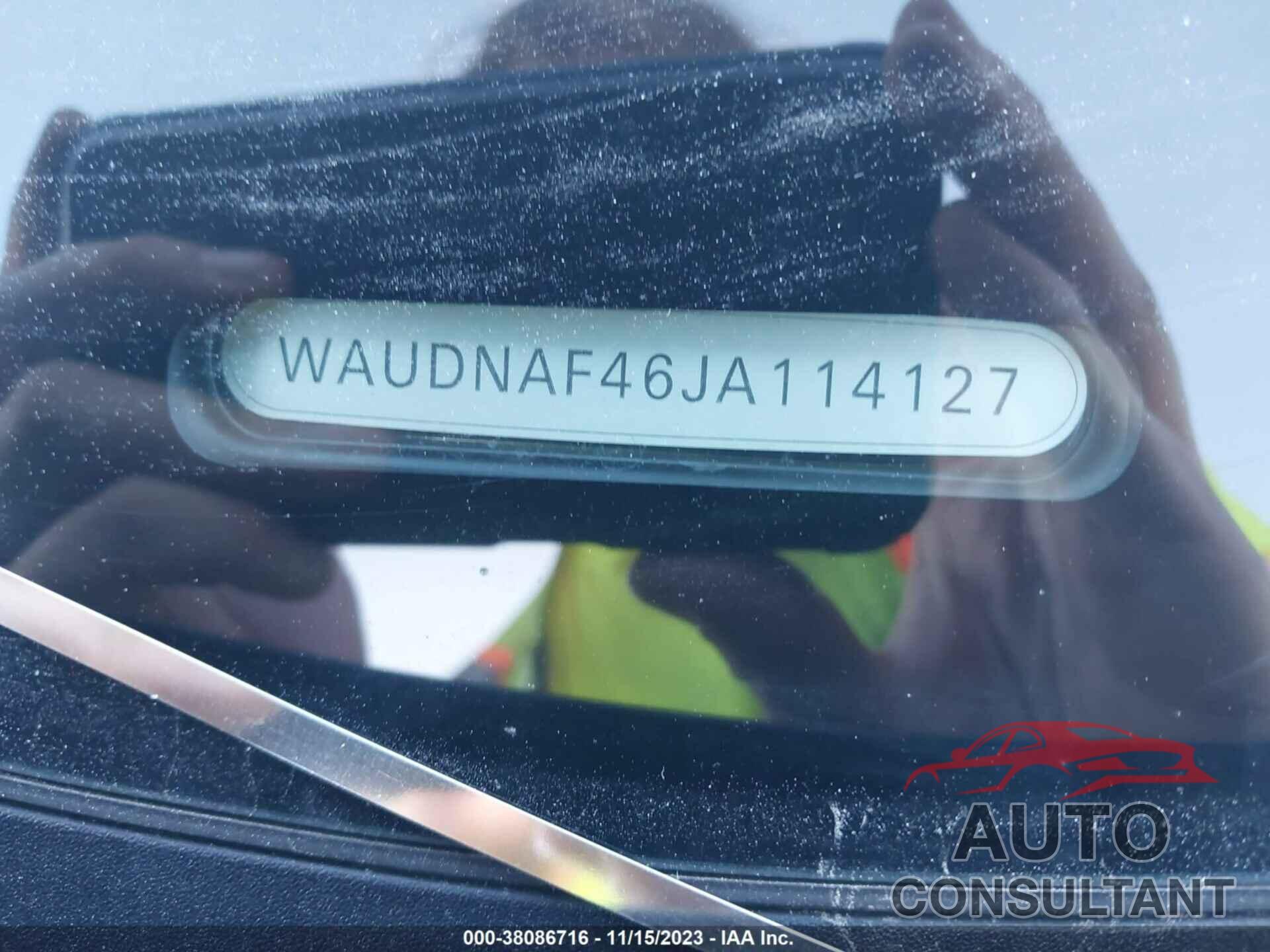 AUDI A4 2018 - WAUDNAF46JA114127