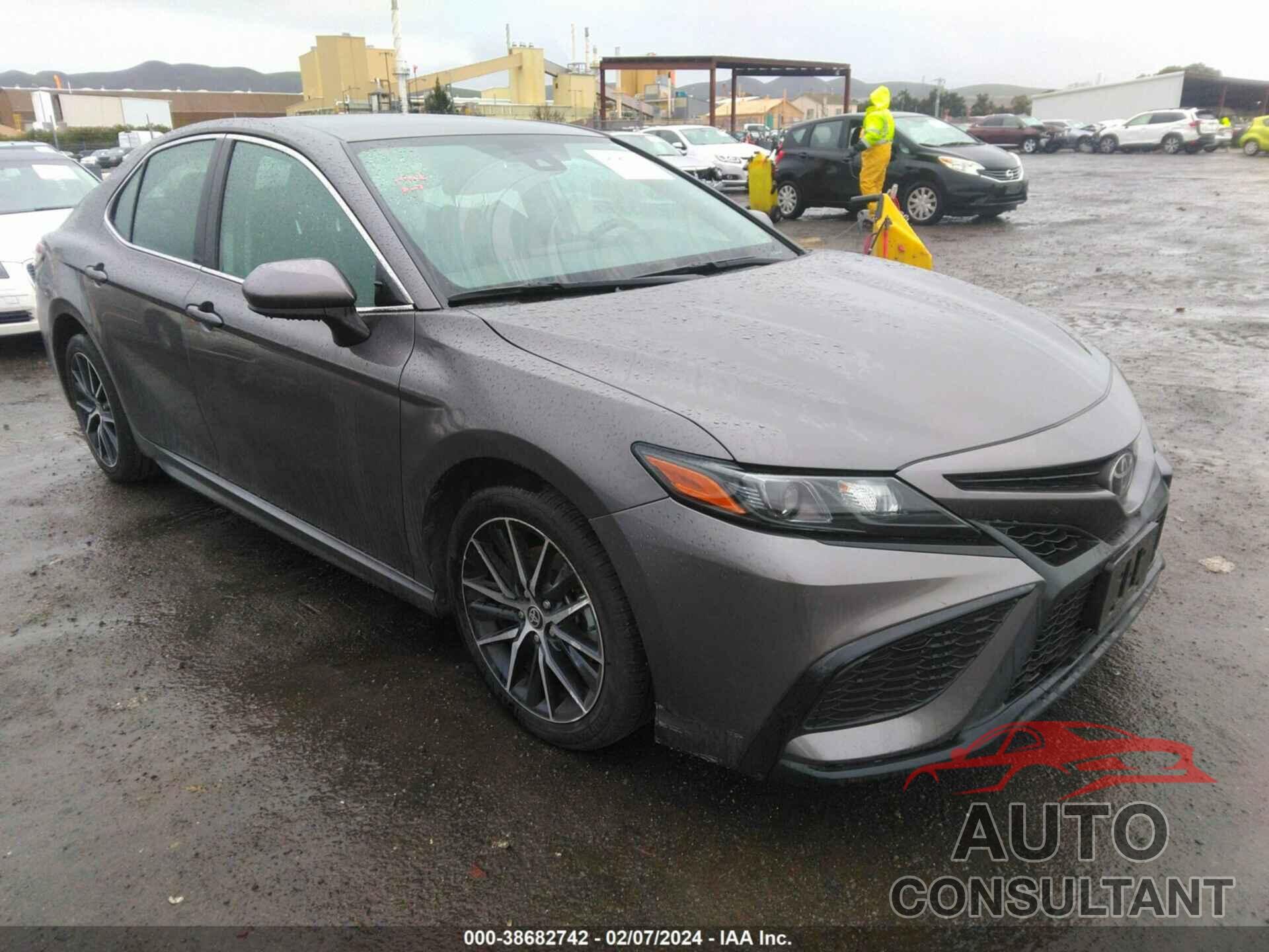 TOYOTA CAMRY 2021 - 4T1G11AK8MU533919