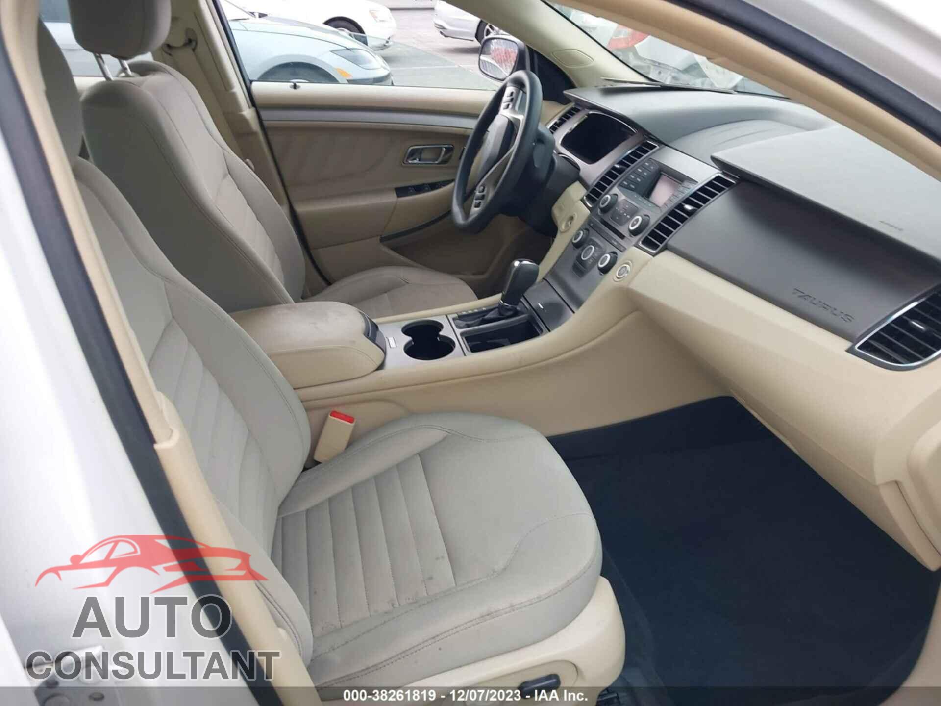 FORD TAURUS 2018 - 1FAHP2D86JG123553