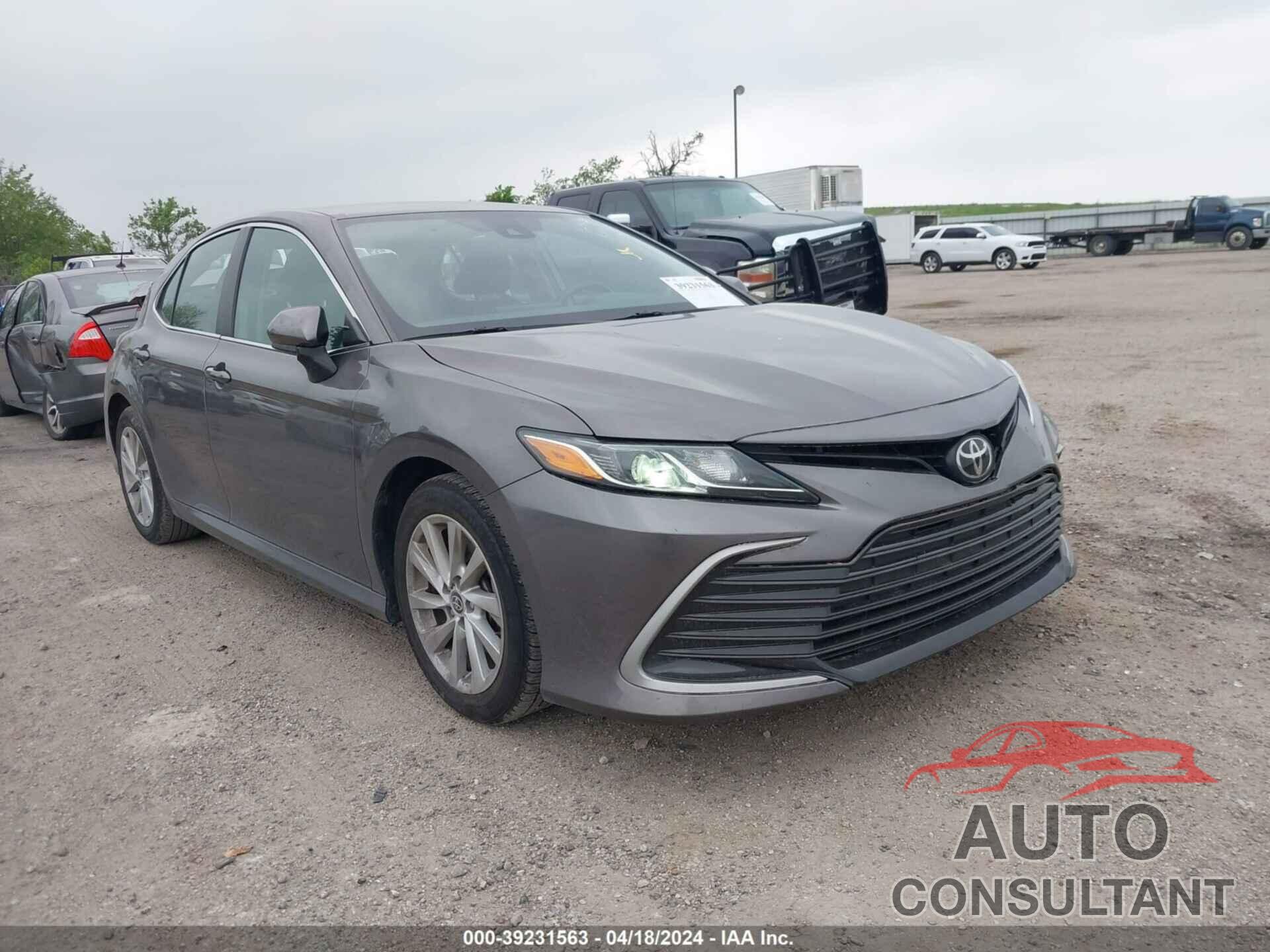 TOYOTA CAMRY 2021 - 4T1C11AK1MU579008