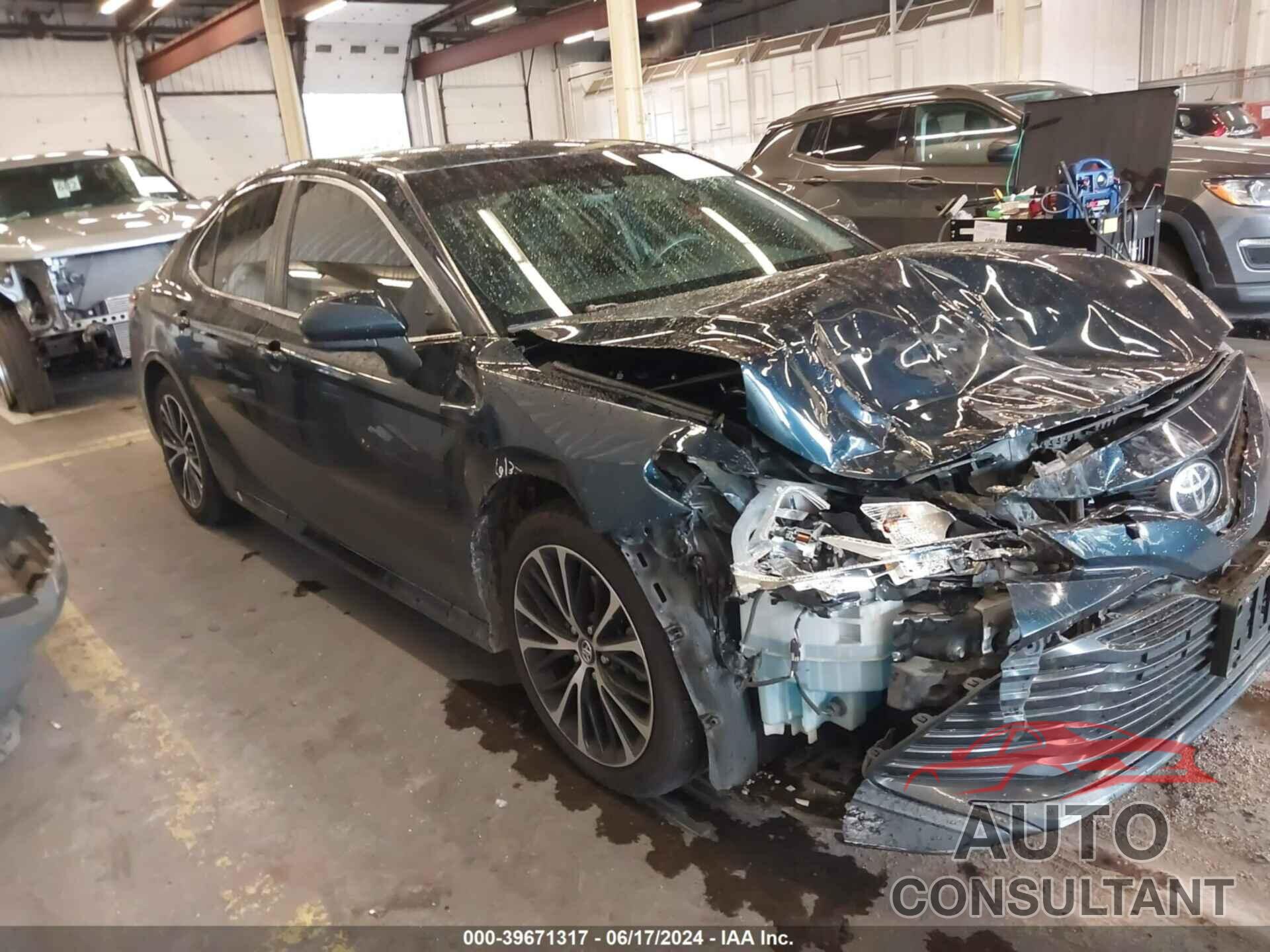 TOYOTA CAMRY 2018 - 4T1B11HK0JU544053
