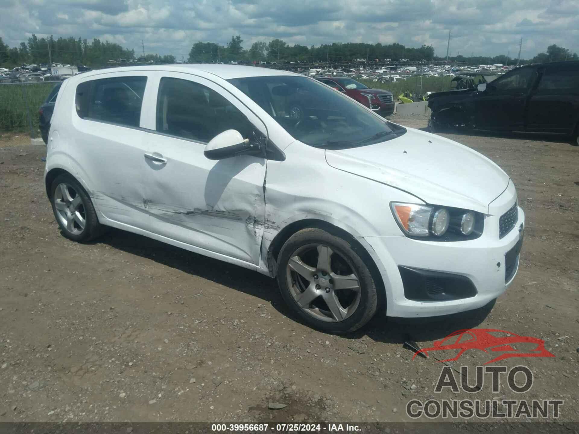 CHEVROLET SONIC 2016 - 1G1JE6SB3G4142524