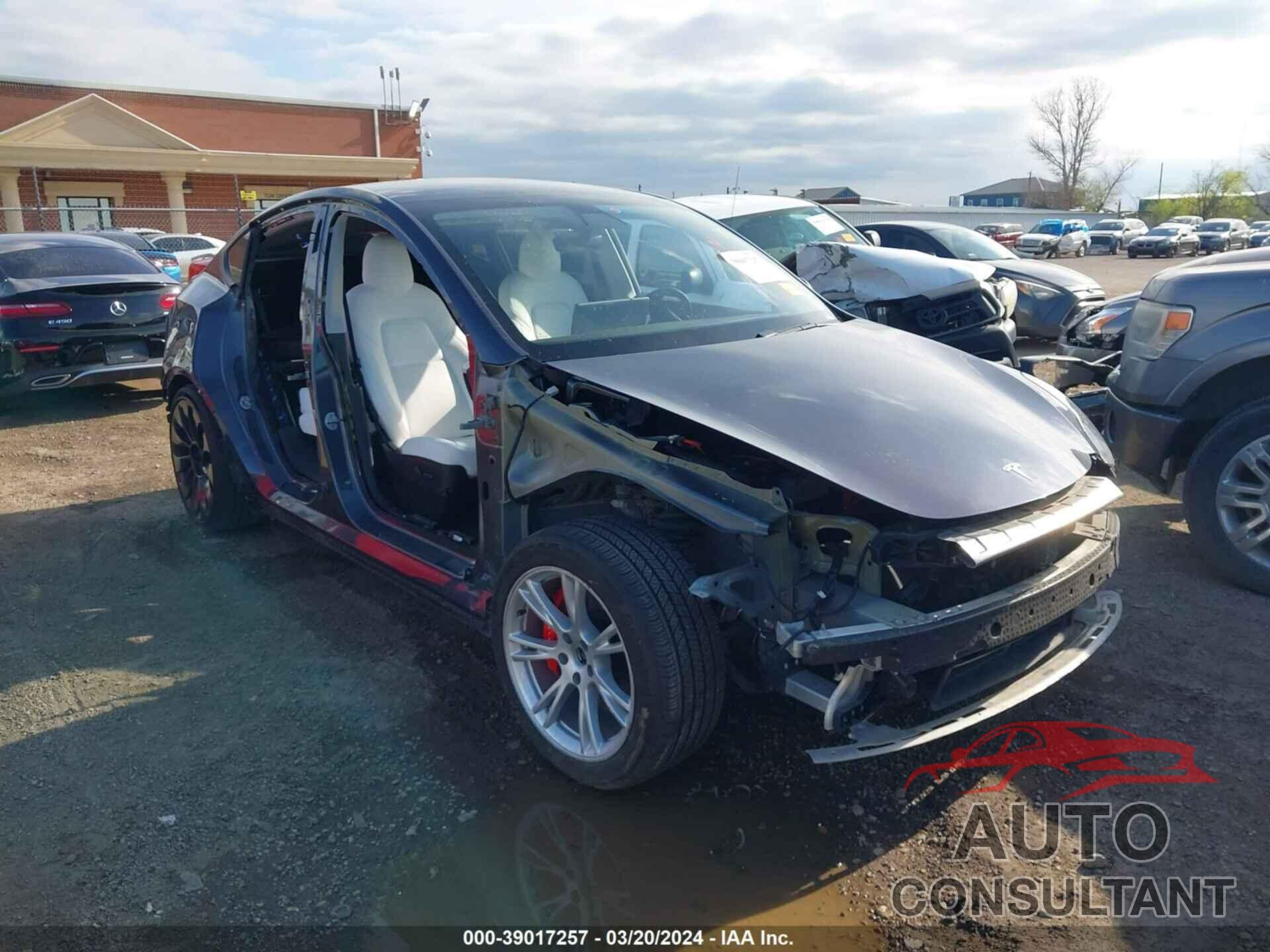 TESLA MODEL Y 2021 - 5YJYGDEFXMF081437