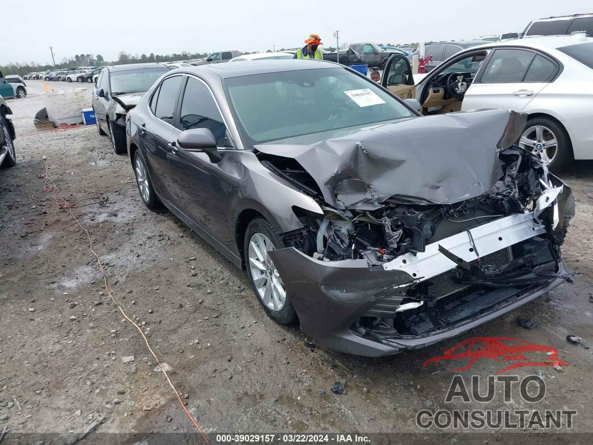 TOYOTA CAMRY 2018 - 4T1B11HK1JU007854
