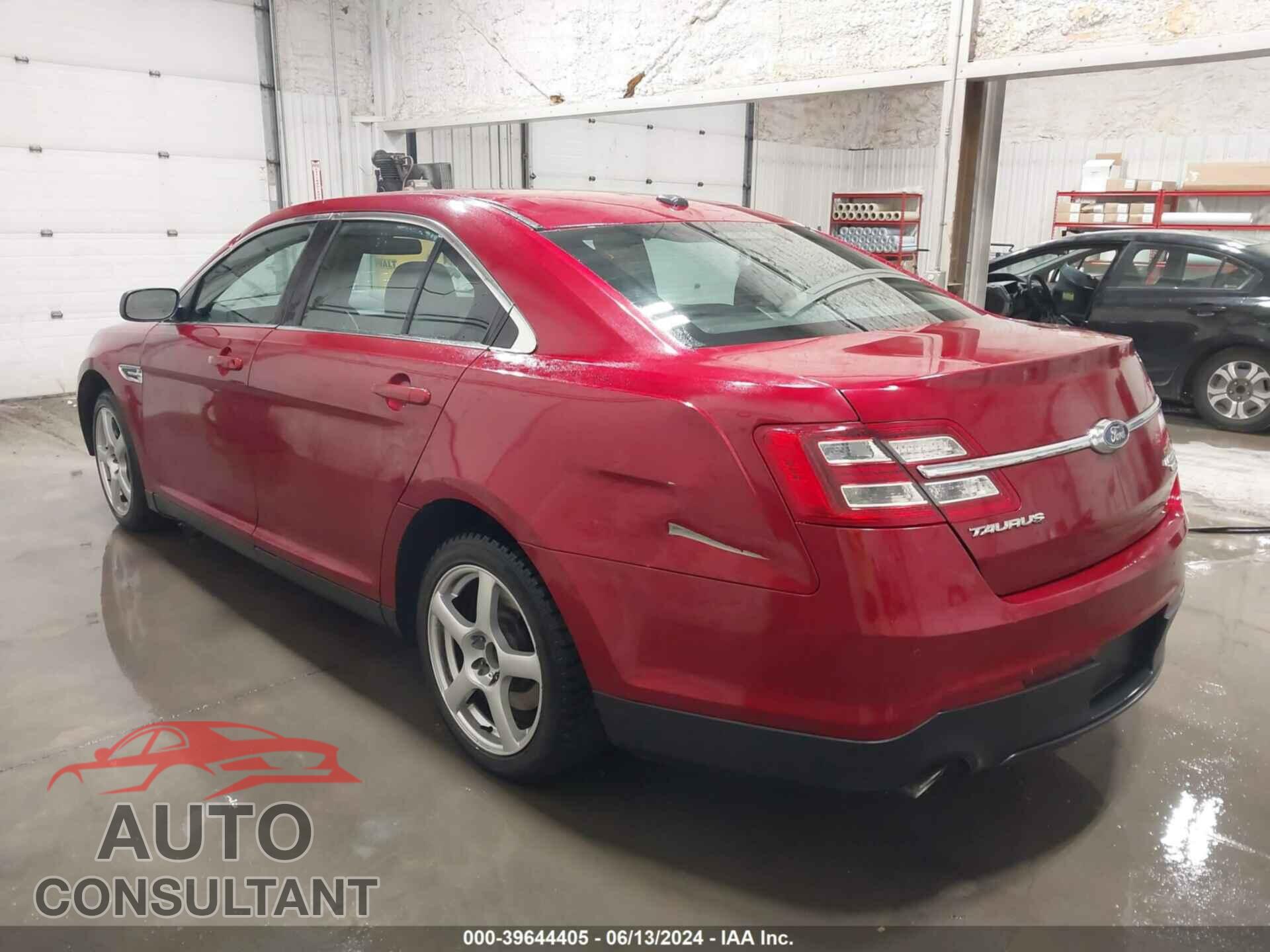 FORD TAURUS 2018 - 1FAHP2J83JG127385