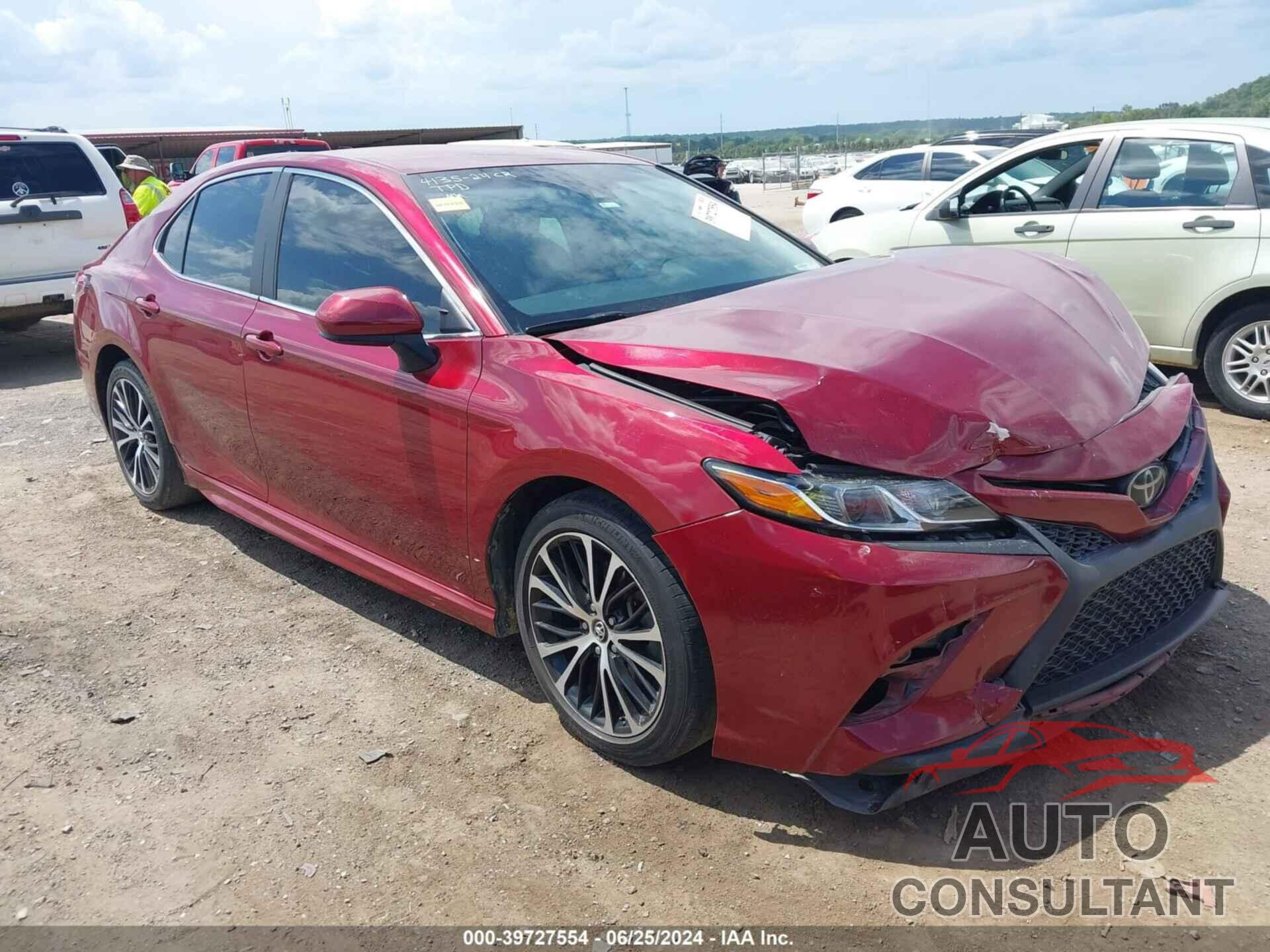 TOYOTA CAMRY 2018 - 4T1B11HK1JU525544
