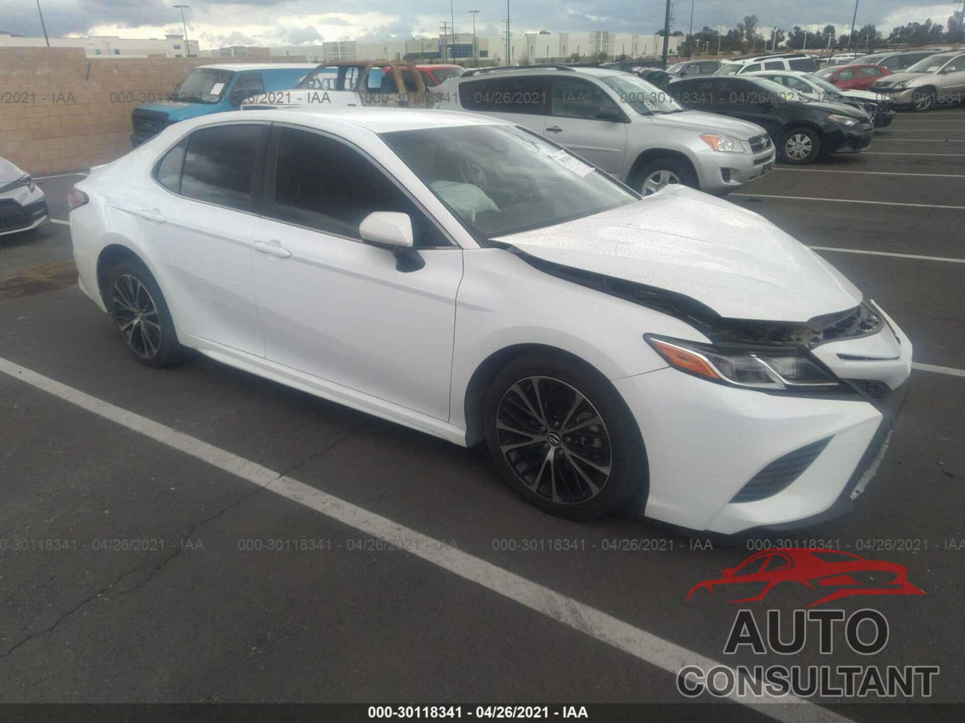 TOYOTA CAMRY 2018 - 2T1BURHE8HC816974