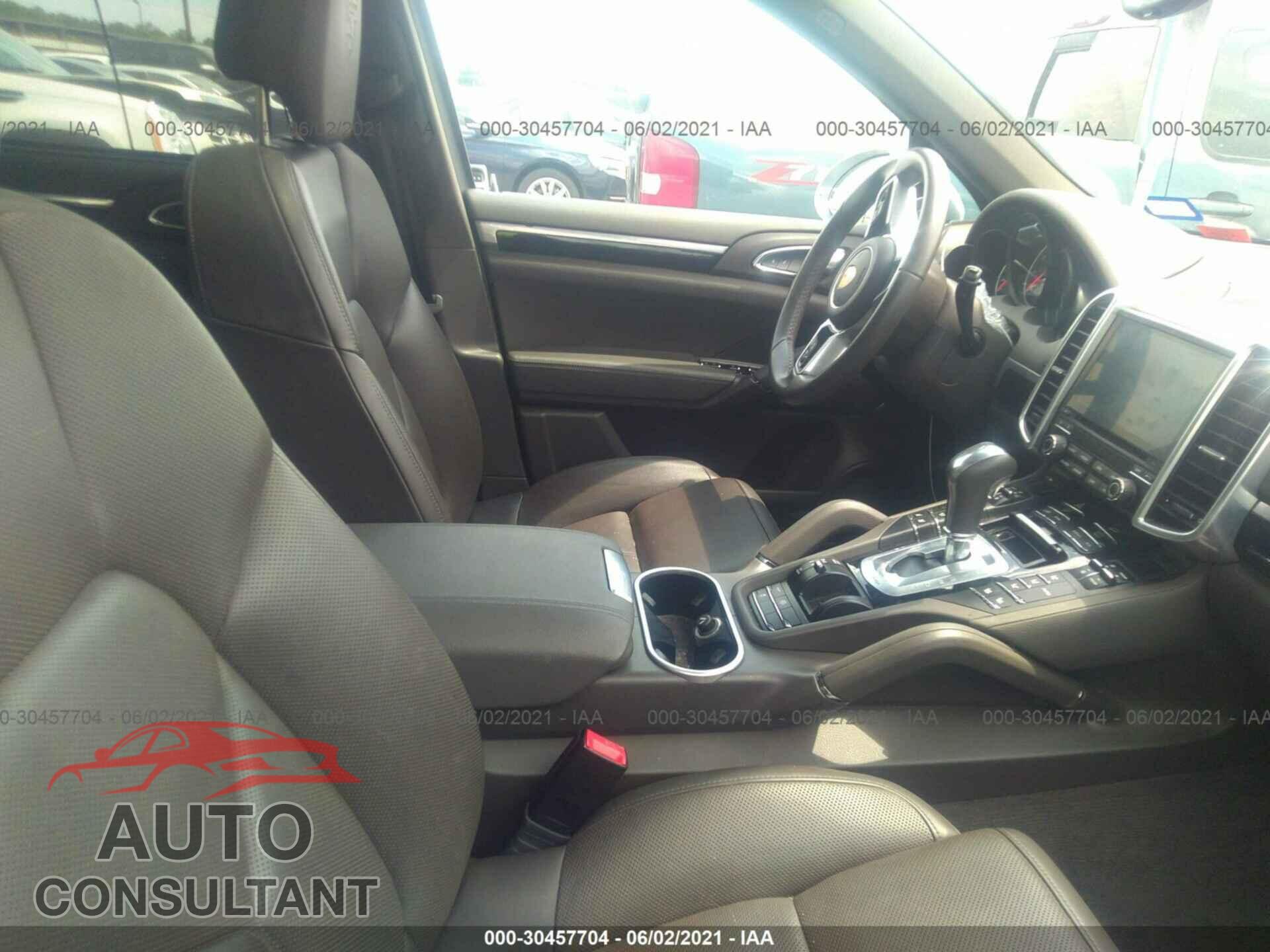 PORSCHE CAYENNE 2017 - WP1AA2A29HKA82404