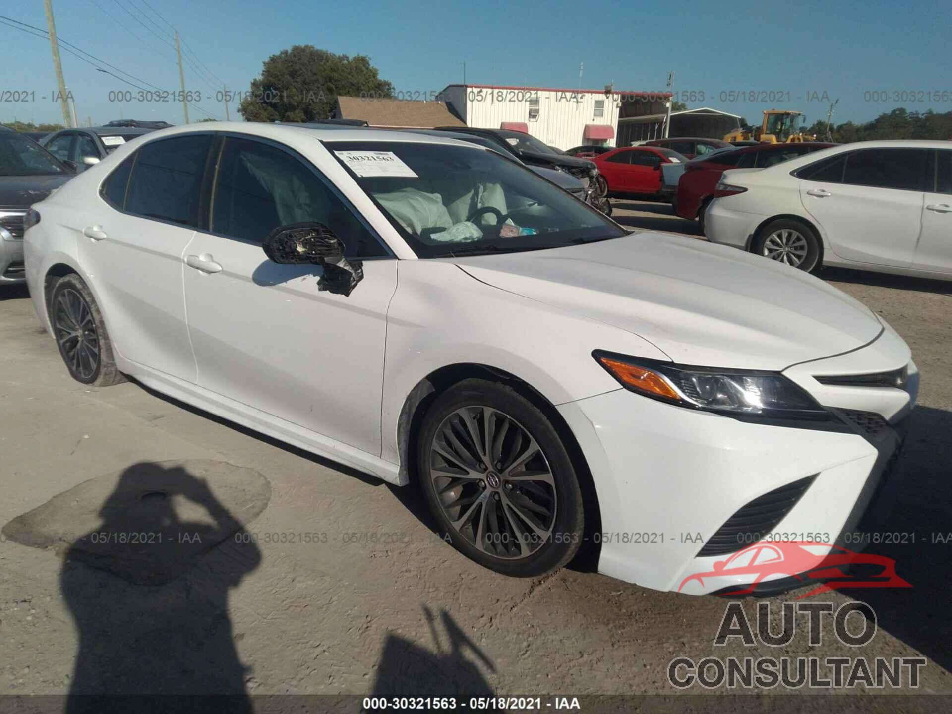 TOYOTA CAMRY 2018 - 4T1B11HK0JU057659