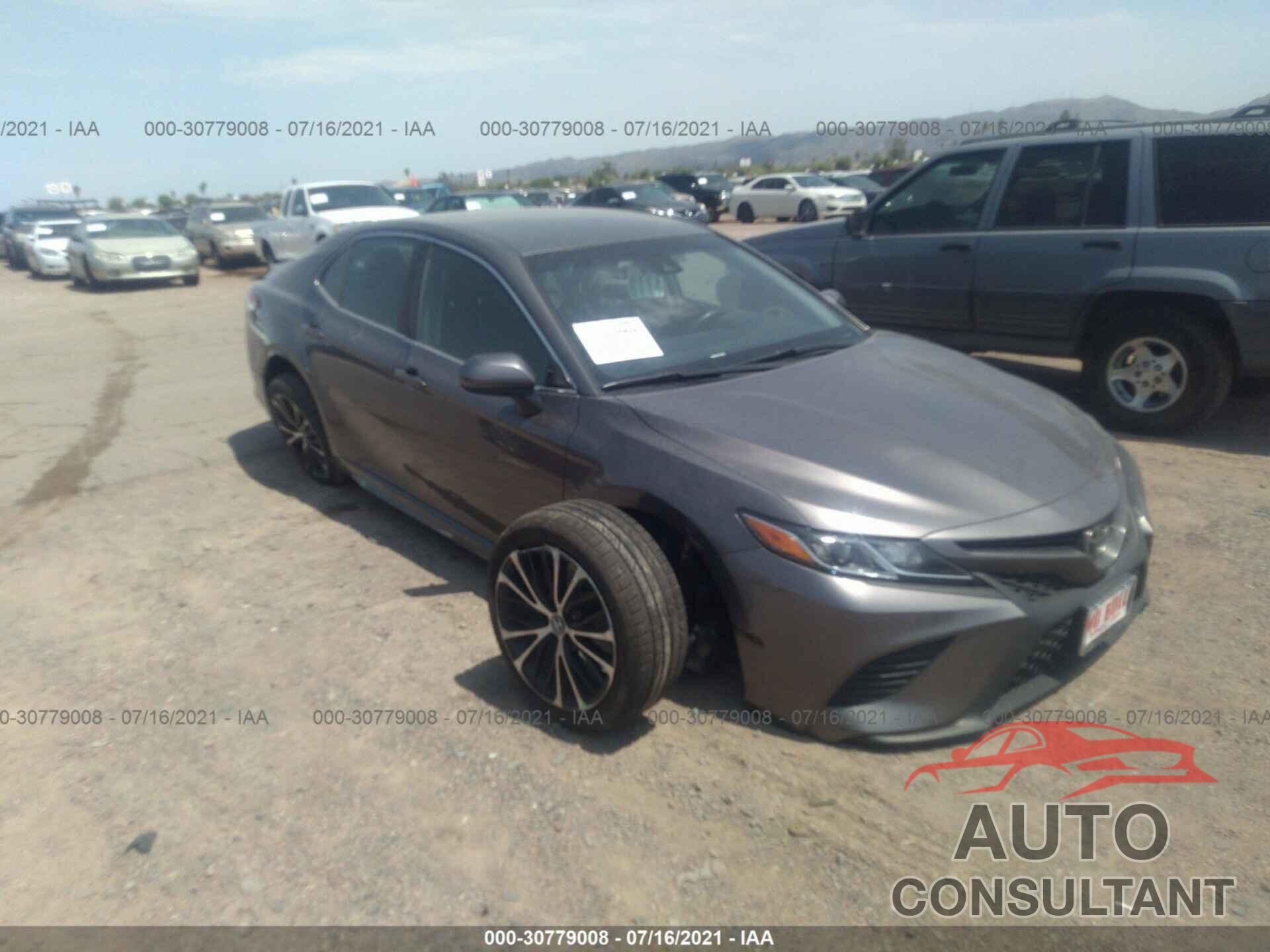 TOYOTA CAMRY 2018 - 4T1B11HK7JU556104