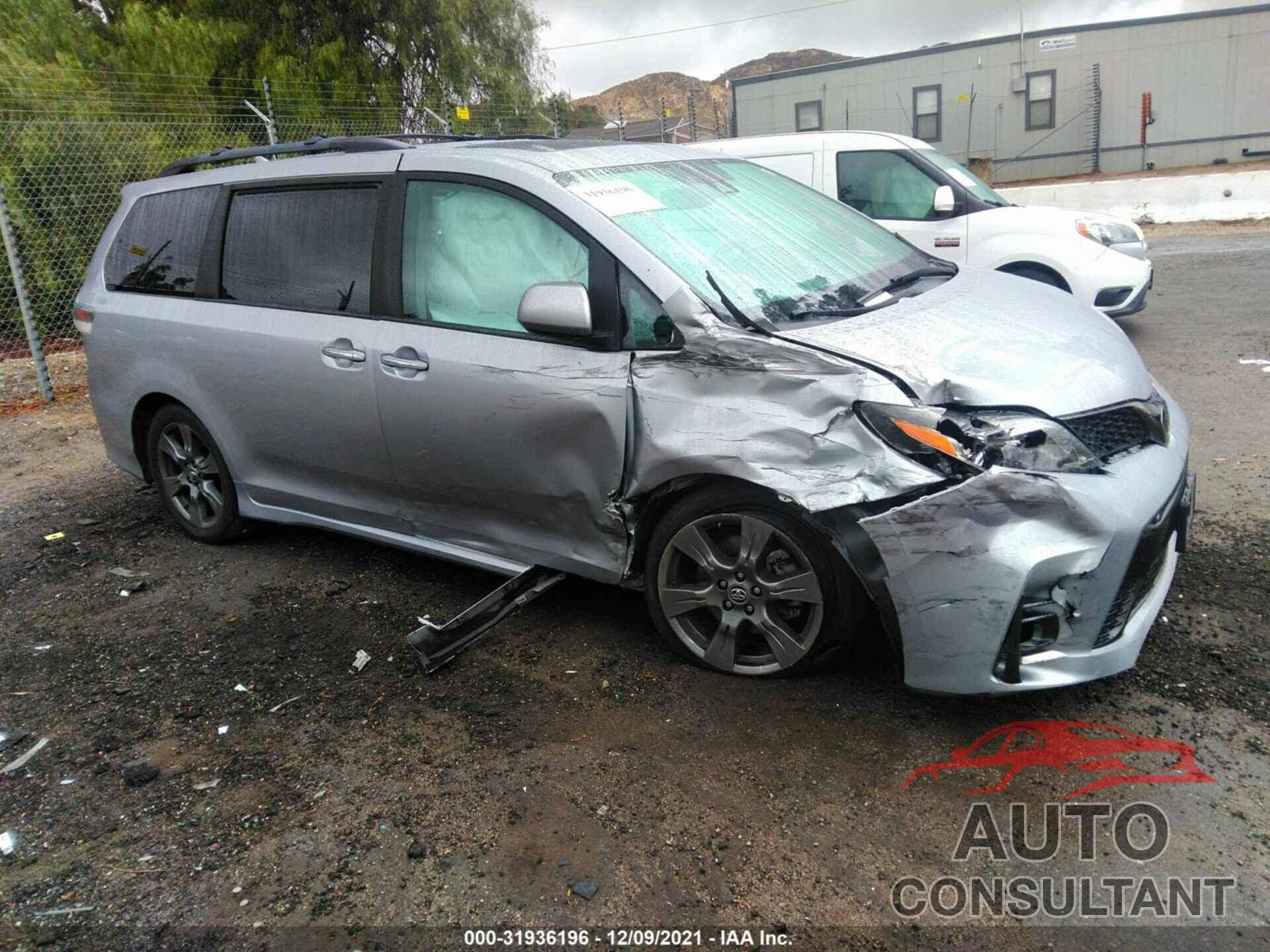 TOYOTA SIENNA 2018 - 5TDXZ3DC1JS900897