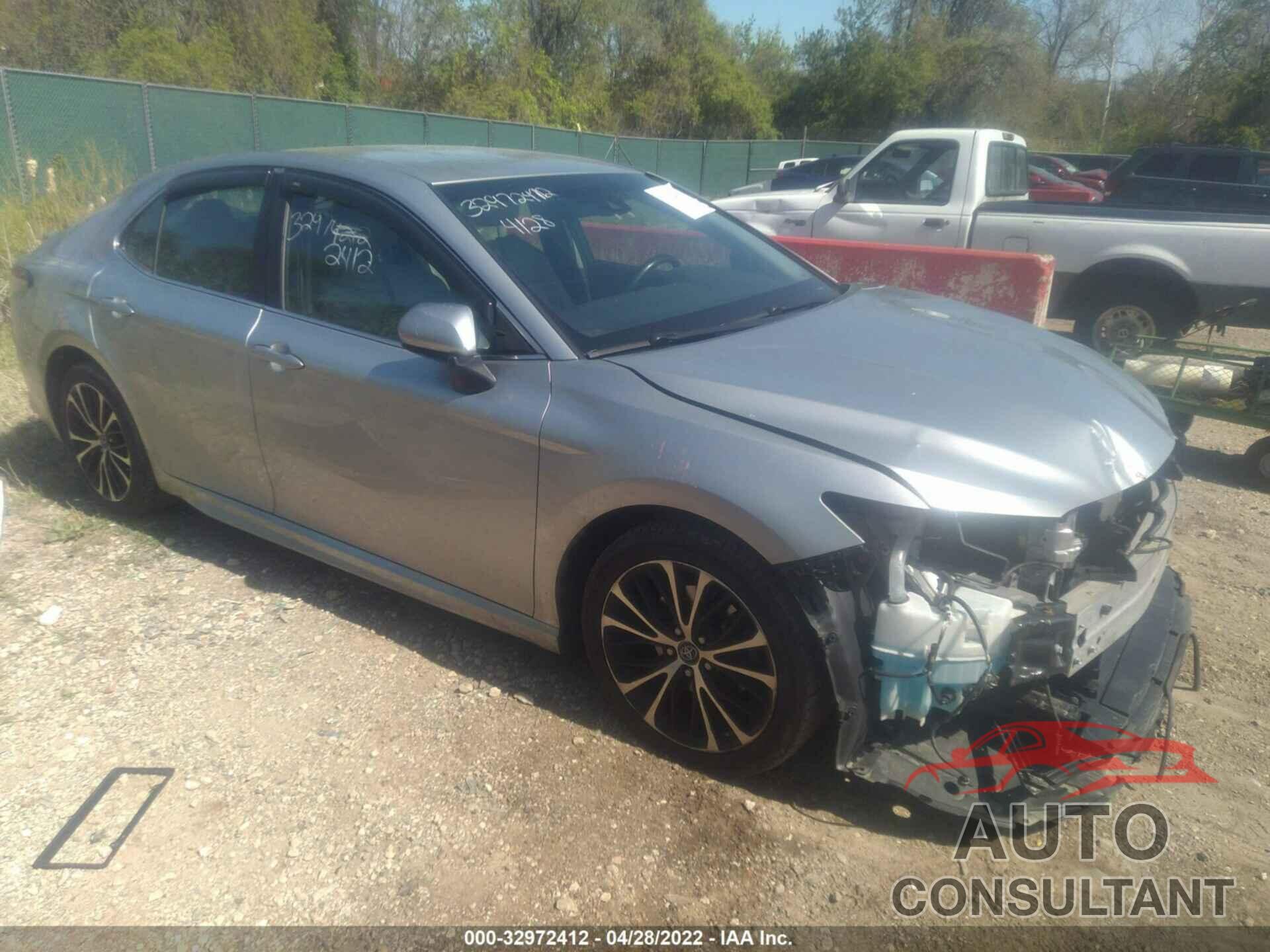 TOYOTA CAMRY 2018 - 4T1B11HK1JU024928