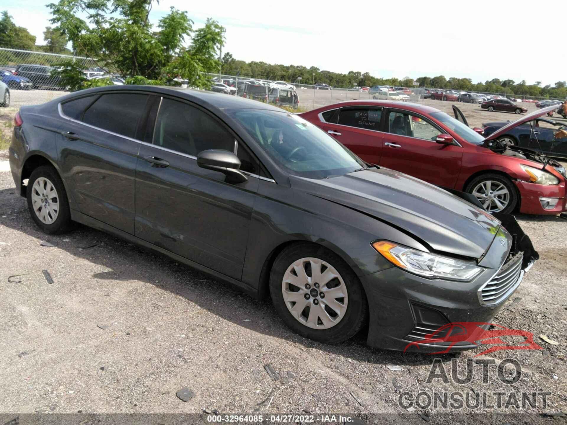 FORD FUSION 2019 - 3FA6P0G74KR162585
