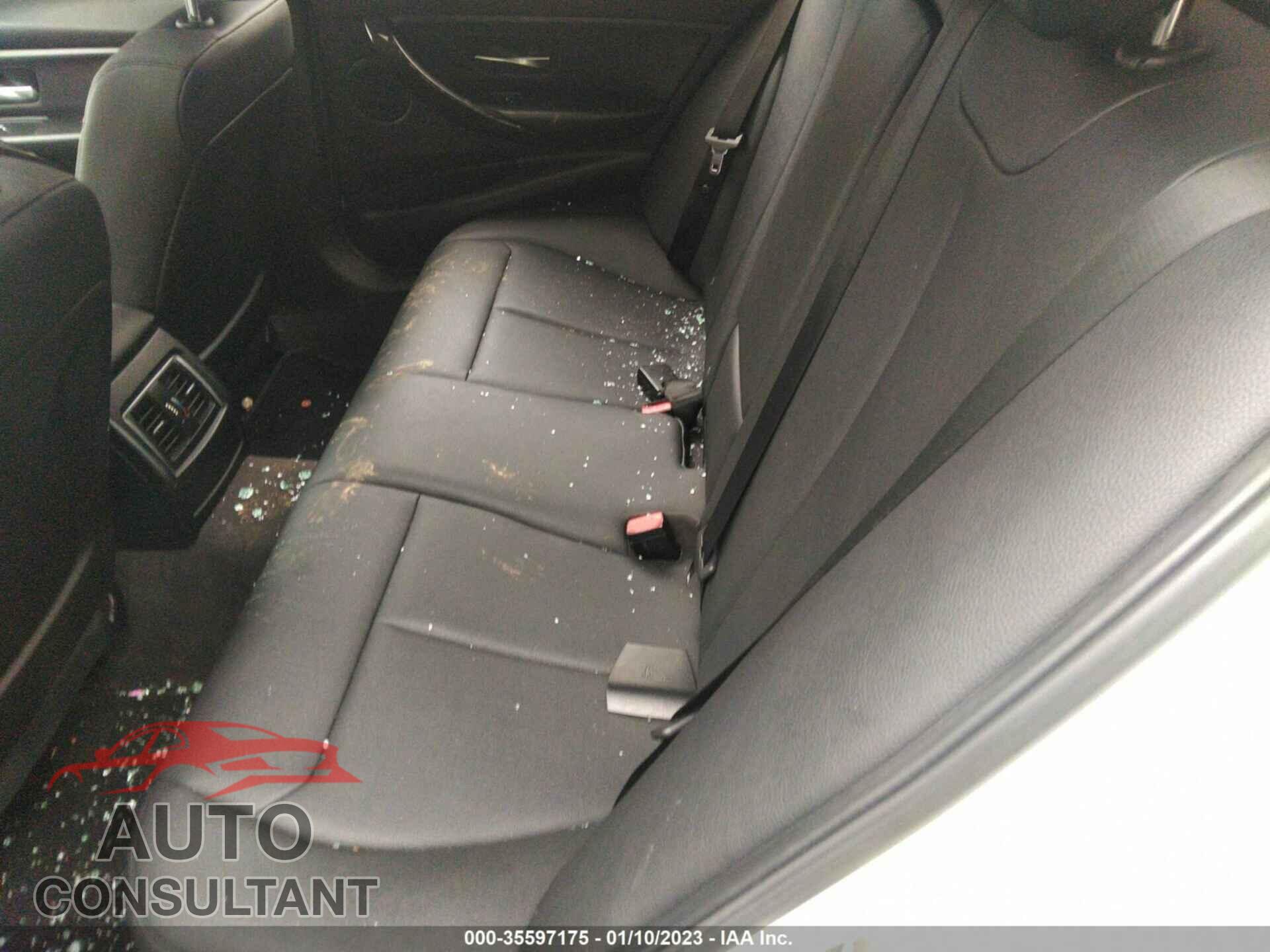 BMW 3 SERIES 2016 - WBA8E5G58GNU20005