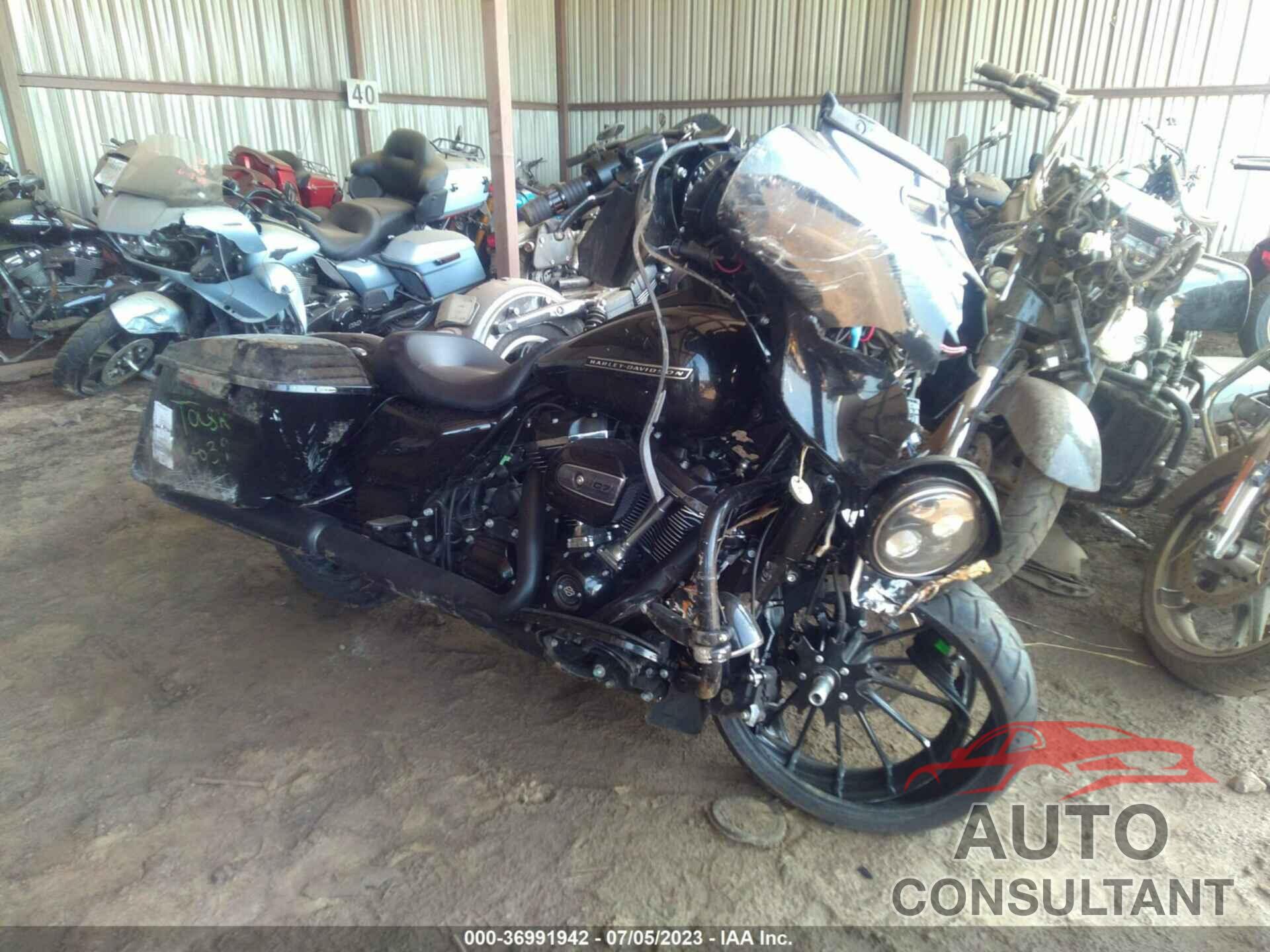 HARLEY-DAVIDSON FLHXS 2018 - 1HD1KRC10JB649132