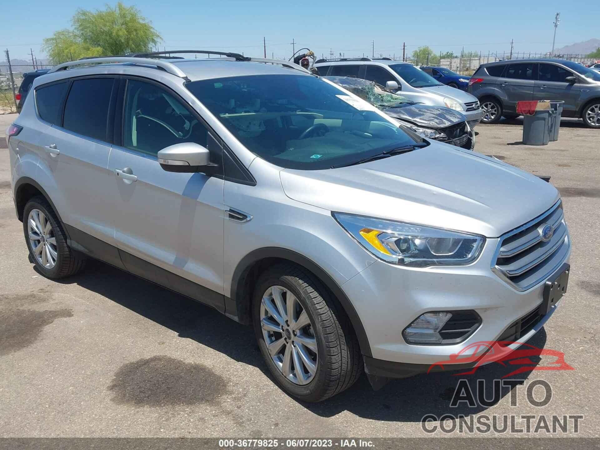 FORD ESCAPE 2017 - 1FMCU0JD8HUB41384