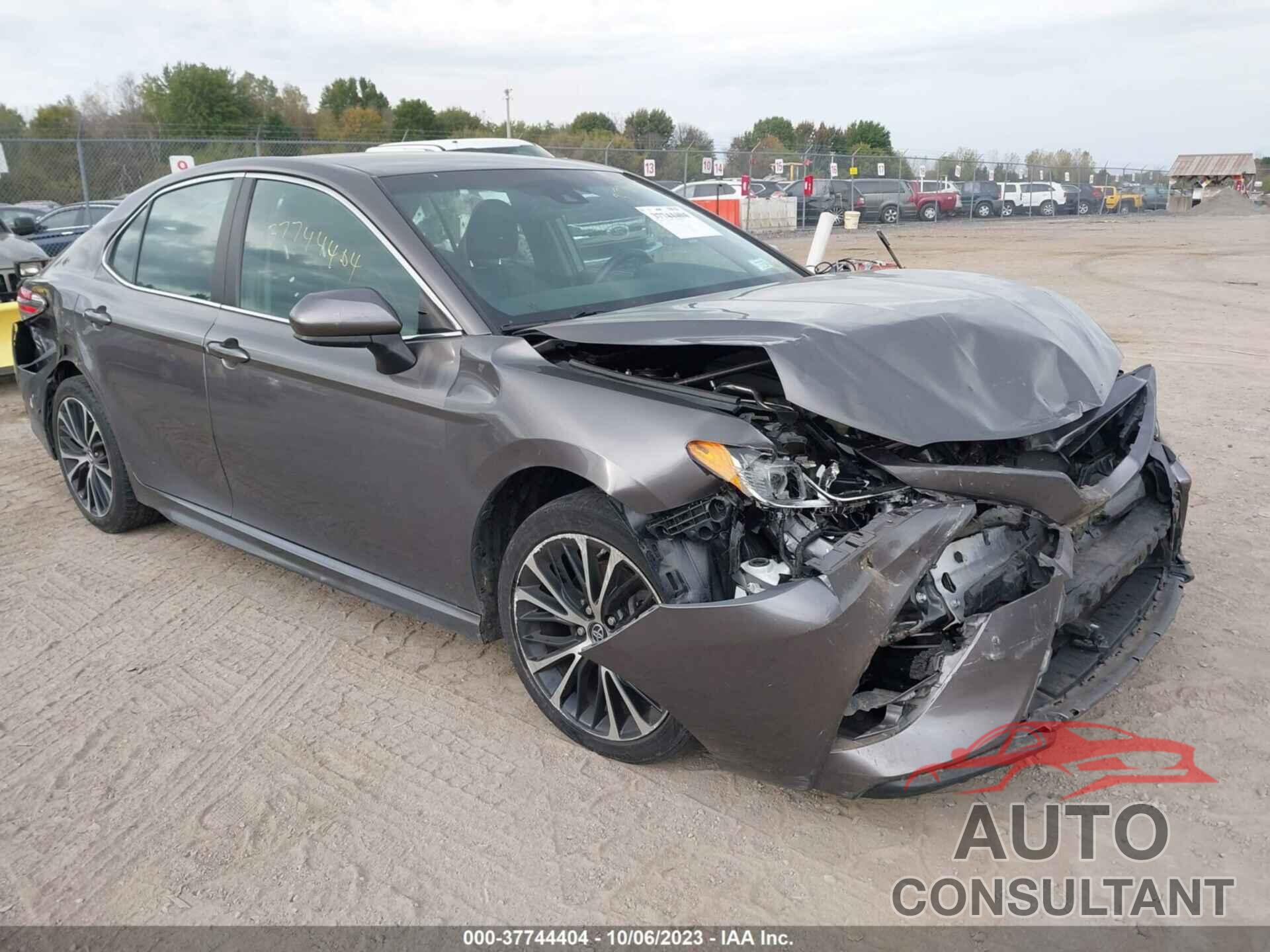 TOYOTA CAMRY 2018 - 4T1B11HK9JU514937