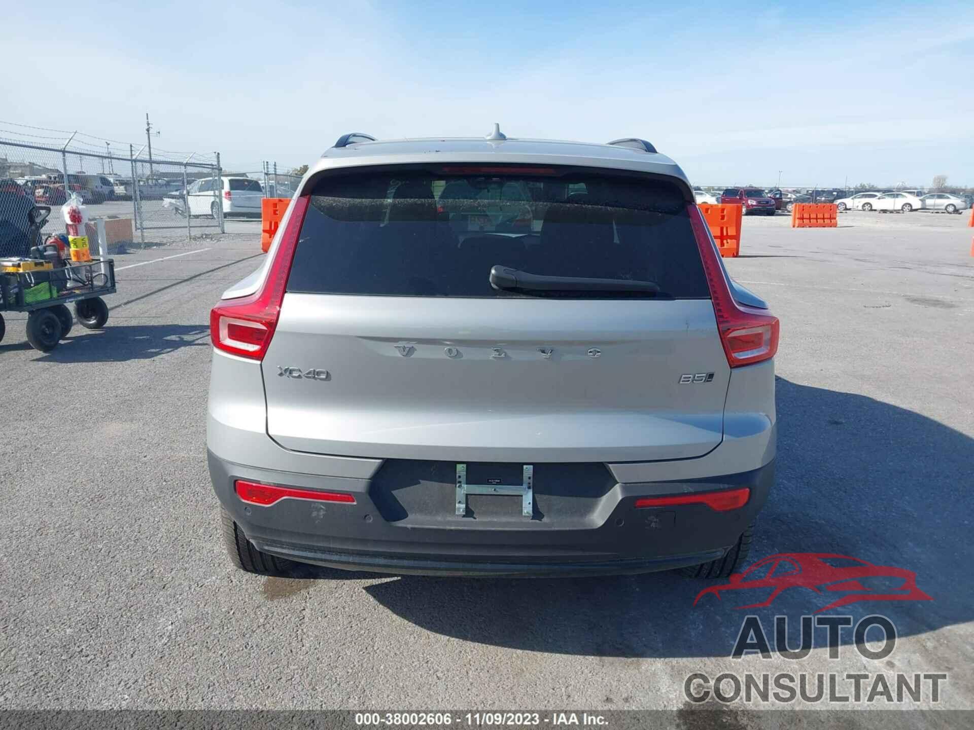 VOLVO XC40 2023 - YV4L12UL1P2085484