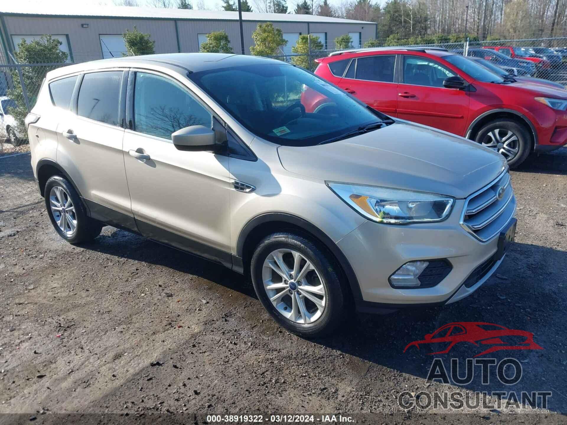 FORD ESCAPE 2017 - 1FMCU0GDXHUA53931