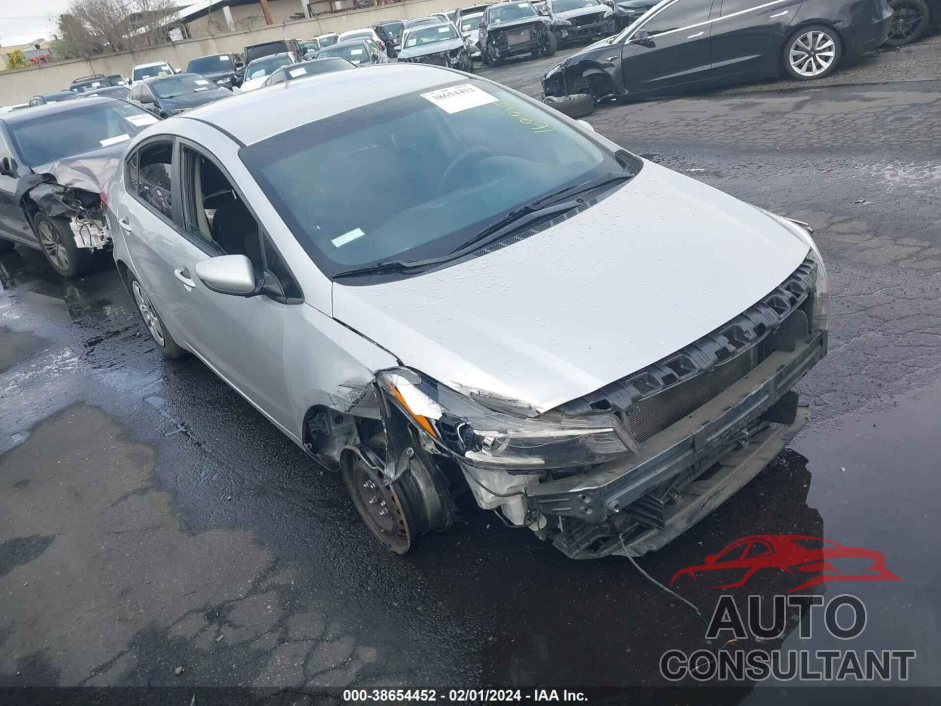 KIA FORTE 2018 - 3KPFK4A76JE249290