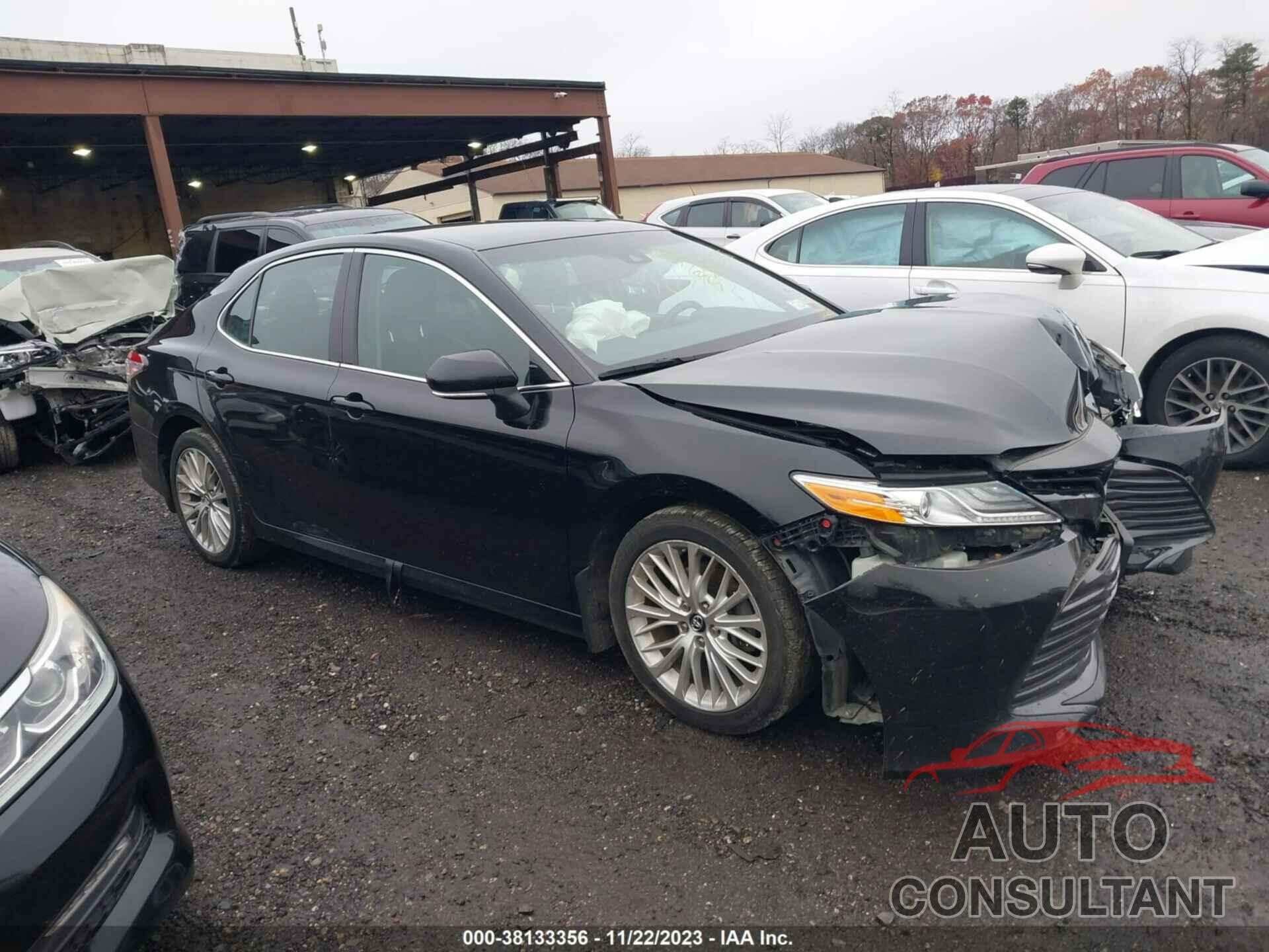 TOYOTA CAMRY 2018 - 4T1B11HK3JU025045