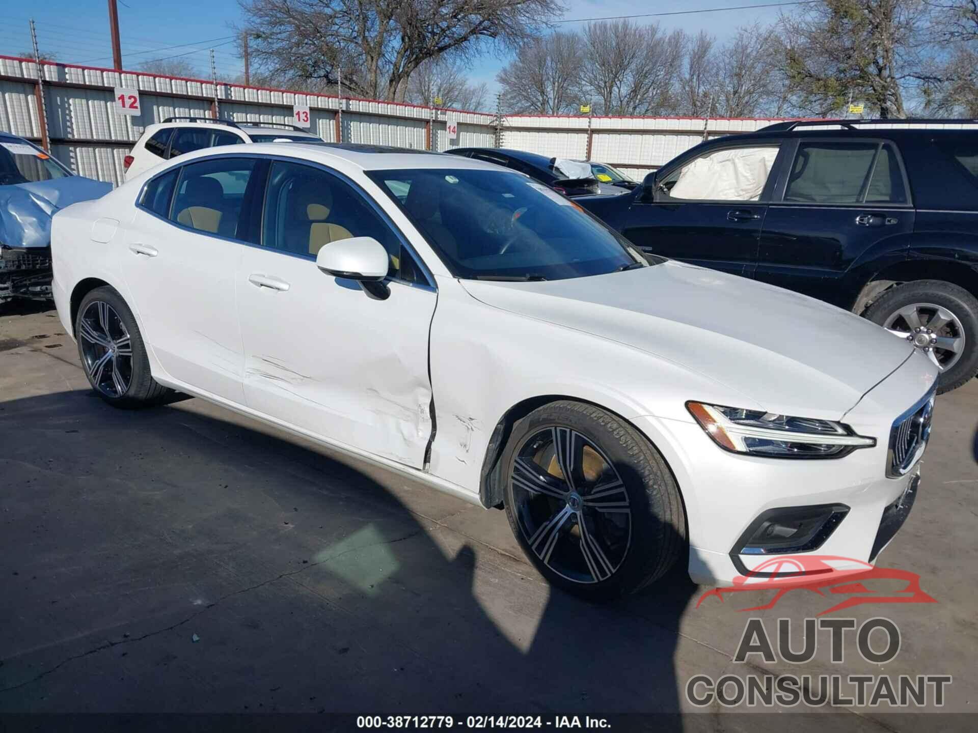 VOLVO S60 2019 - 7JRA22TL1KG017613