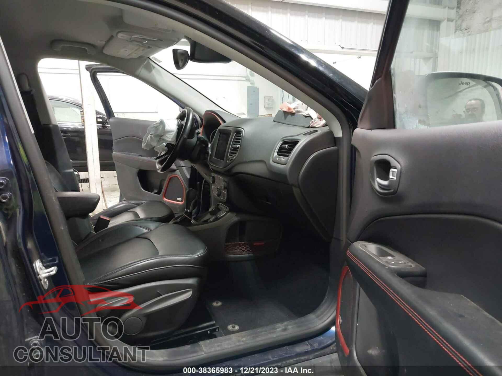 JEEP COMPASS 2018 - 3C4NJDDB9JT130577