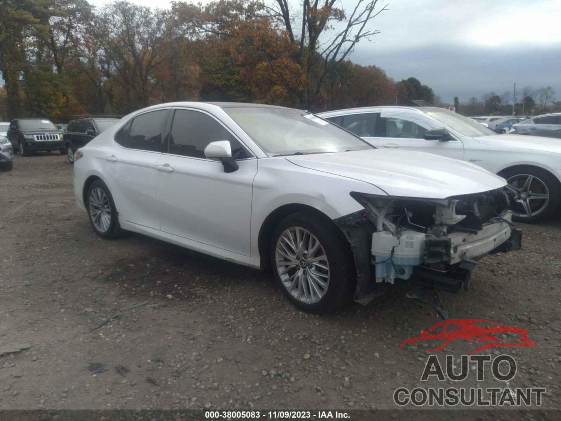 TOYOTA CAMRY 2018 - 4T1B11HK7JU020981