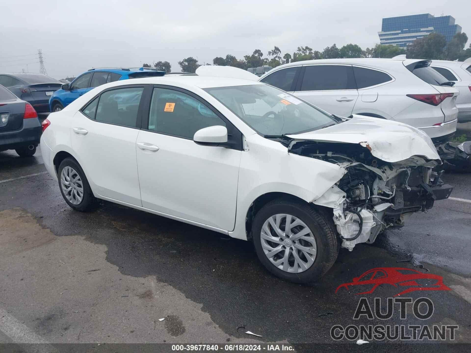 TOYOTA COROLLA 2018 - 5YFBURHE0JP855631