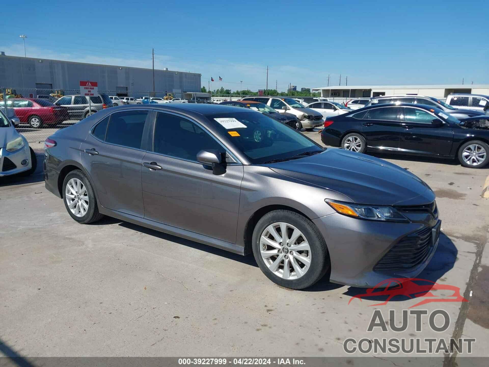 TOYOTA CAMRY 2018 - 4T1B11HK0JU570135