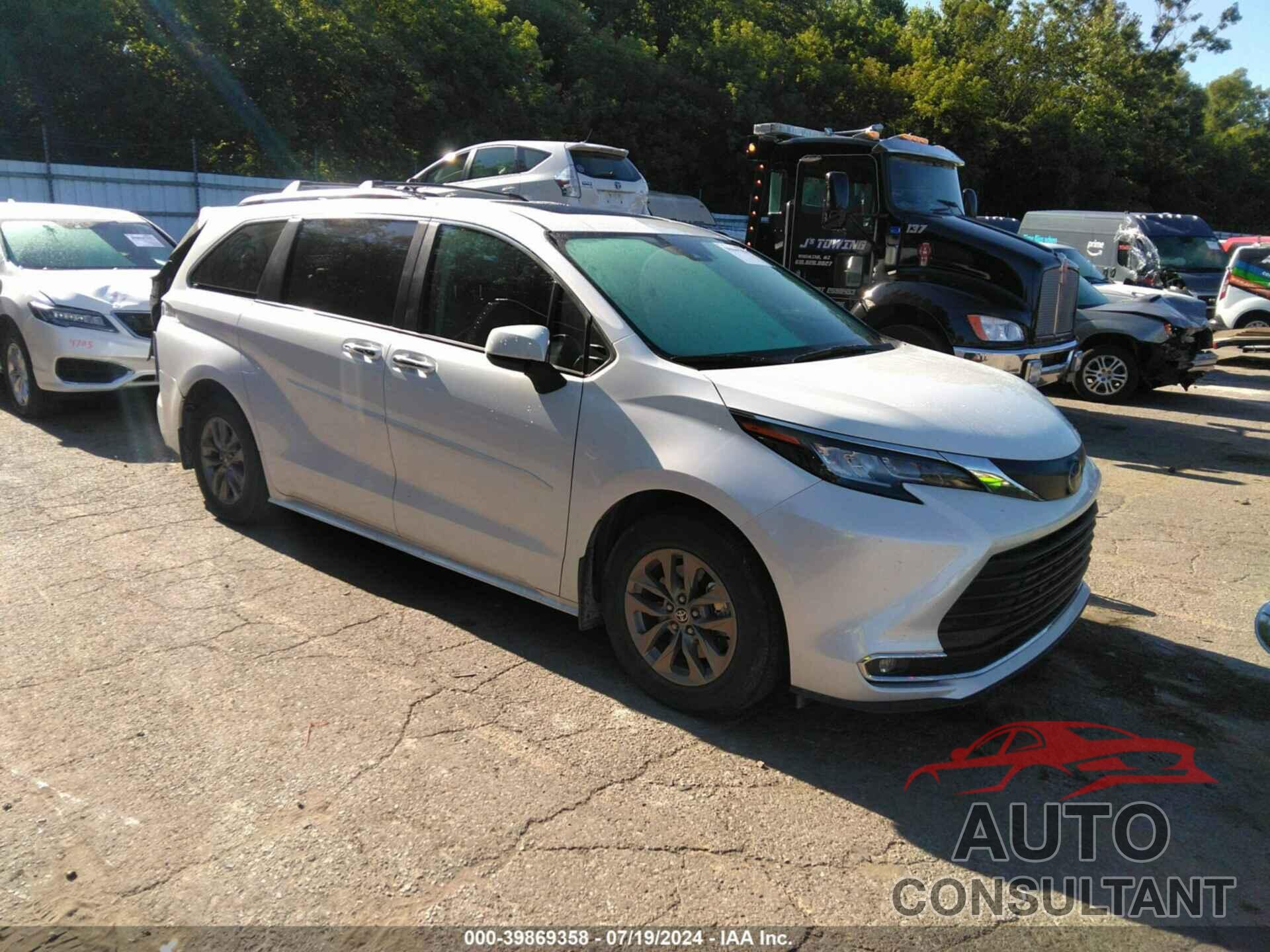 TOYOTA SIENNA 2023 - 5TDYSKFC6PS075030