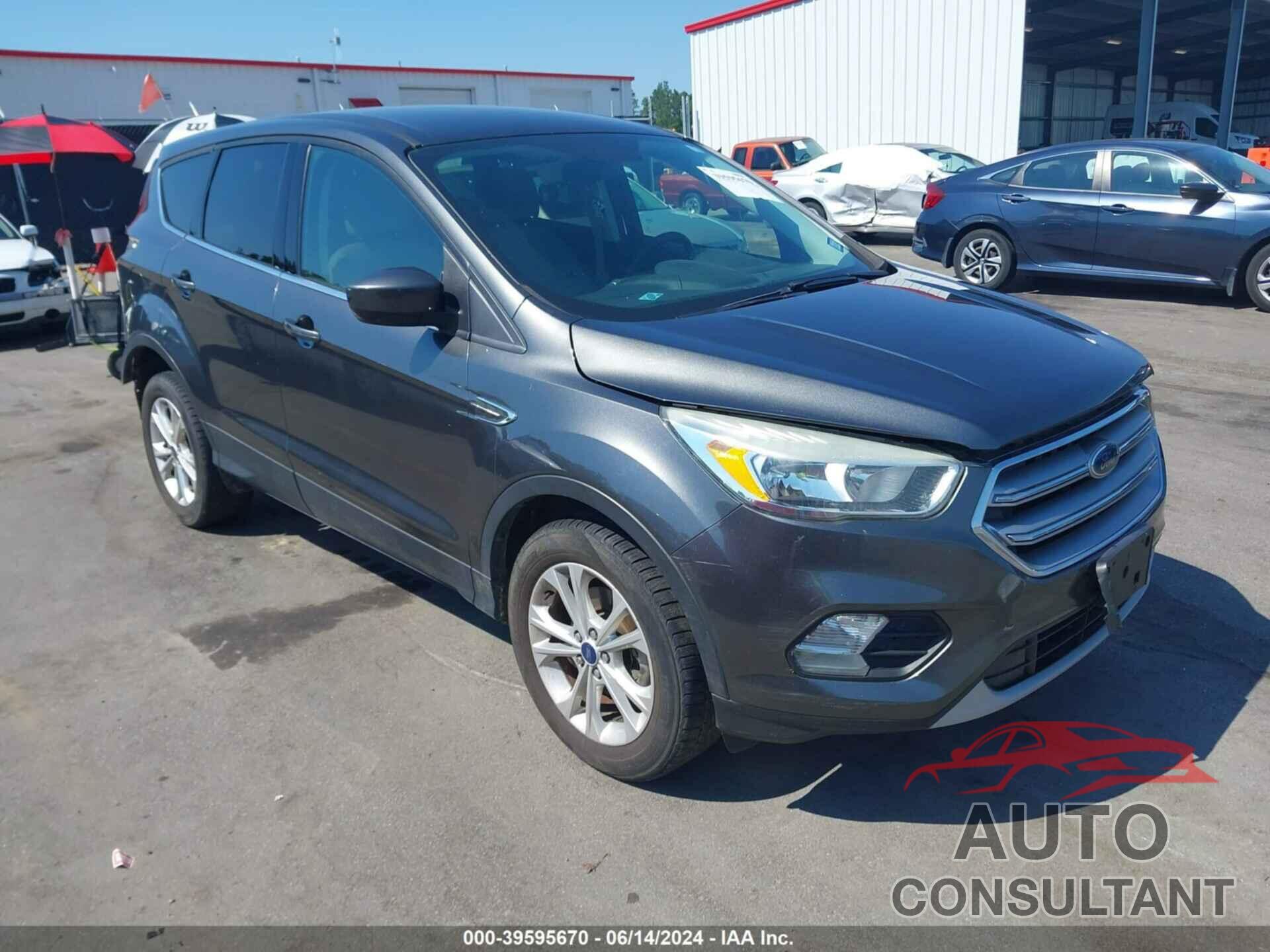 FORD ESCAPE 2017 - 1FMCU0GD4HUA31956