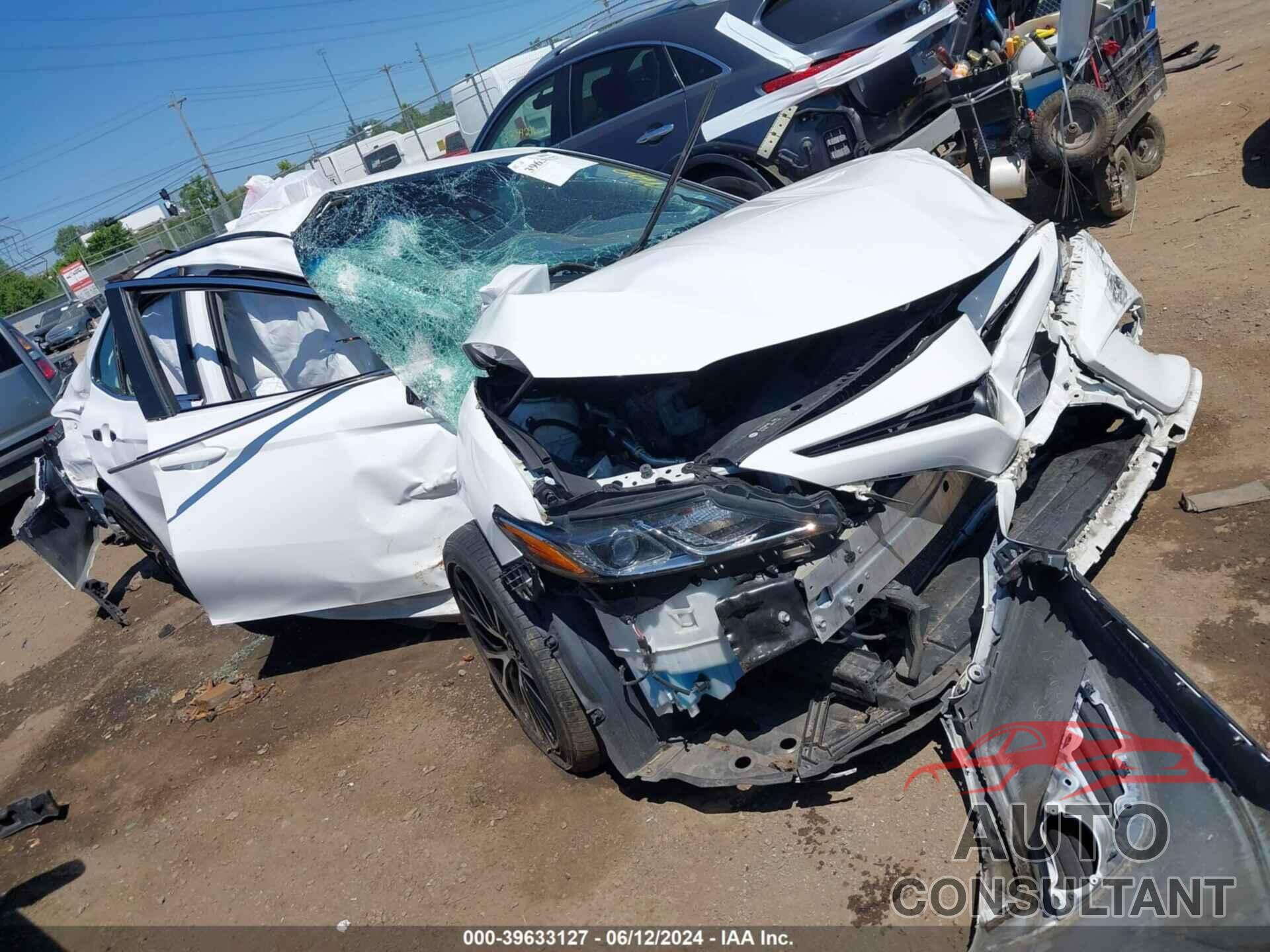 TOYOTA CAMRY 2018 - 4T1B11HK5JU143405