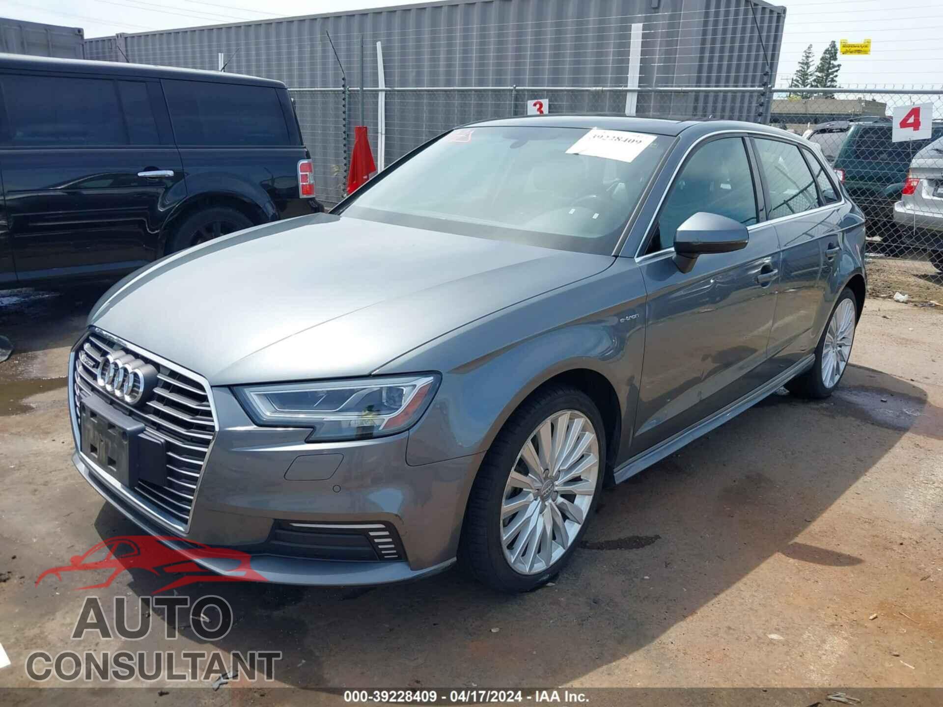 AUDI A3 E-TRON 2017 - WAUTPBFF2HA041975