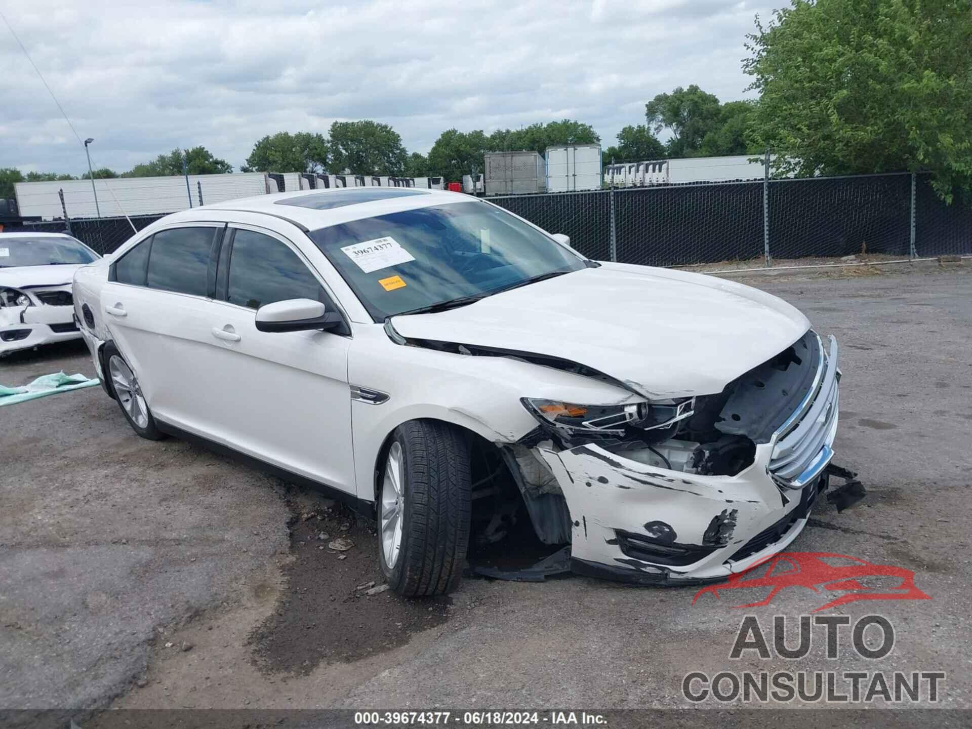 FORD TAURUS 2018 - 1FAHP2E84JG134808